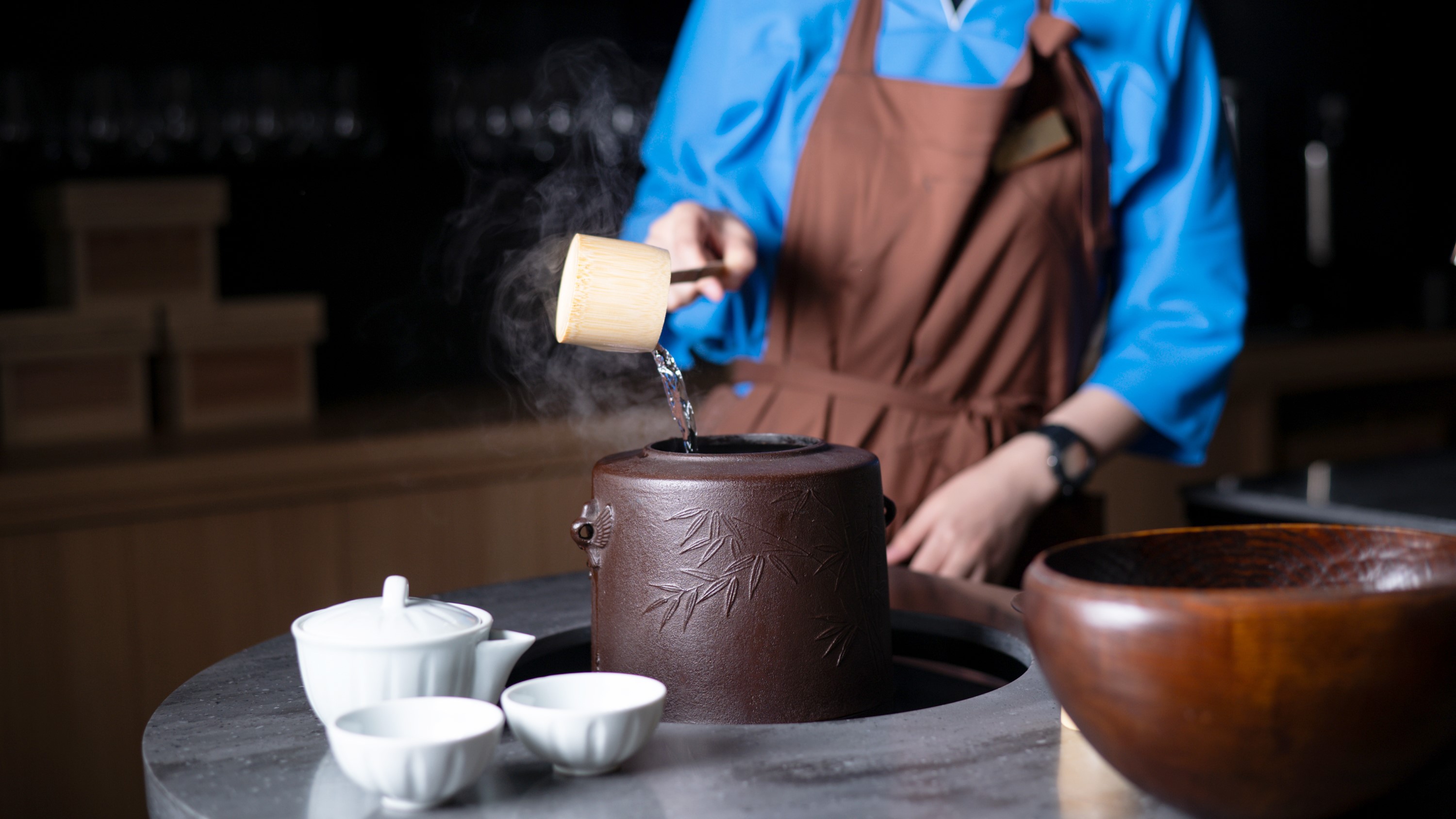 お茶汲み