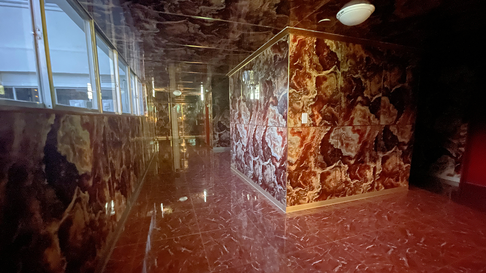 ◾️内観◾️廊下も幻想的な雰囲気