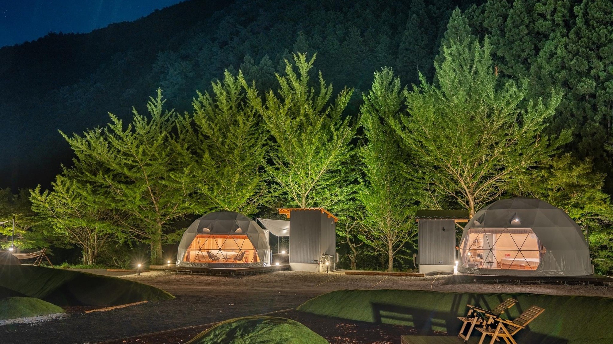 夜のドームテント