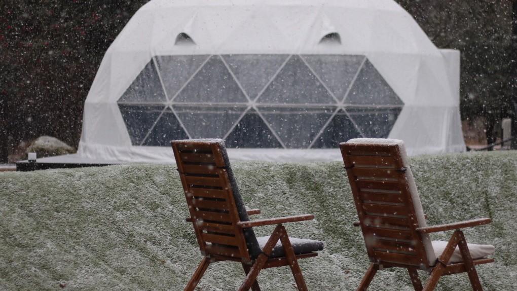 冬のドームテント