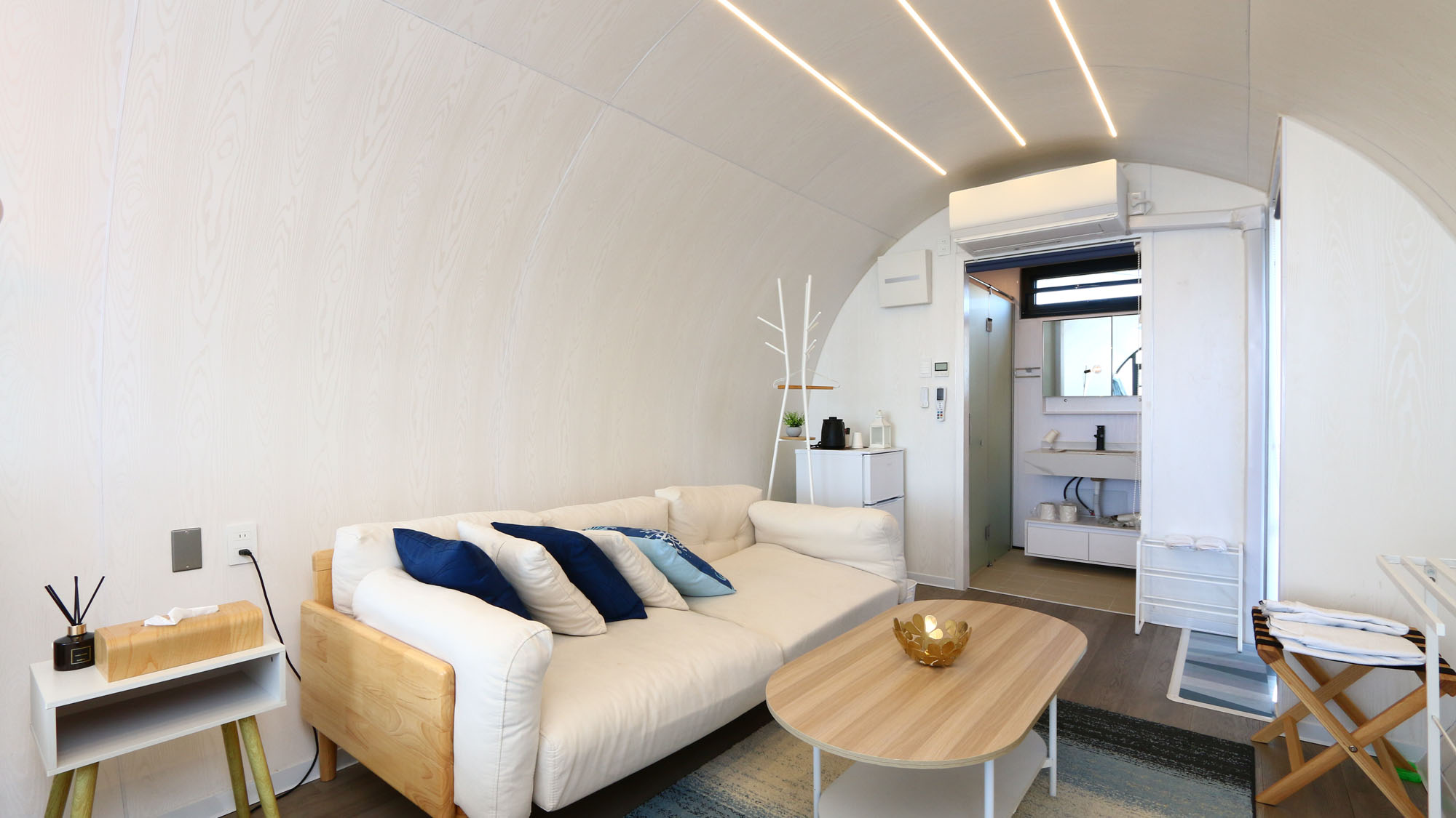 冷暖房完備で一年中快適。ホテルライクなトレーラーハウス客室*