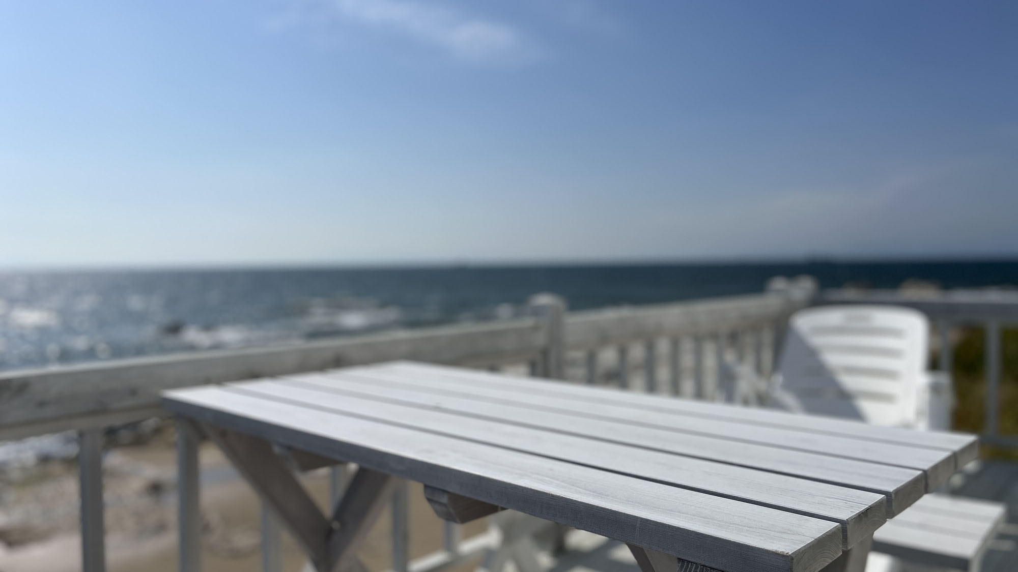 海を望む、ドームテント1専用のウッドデッキ*