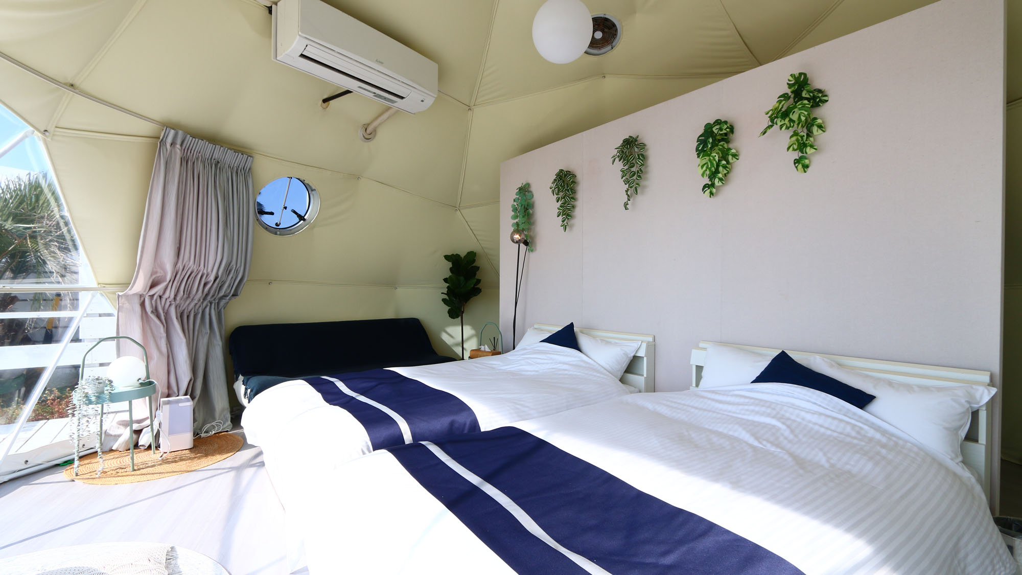 開放感あふれるドームテント１。快適な空間でグランピングを満喫*