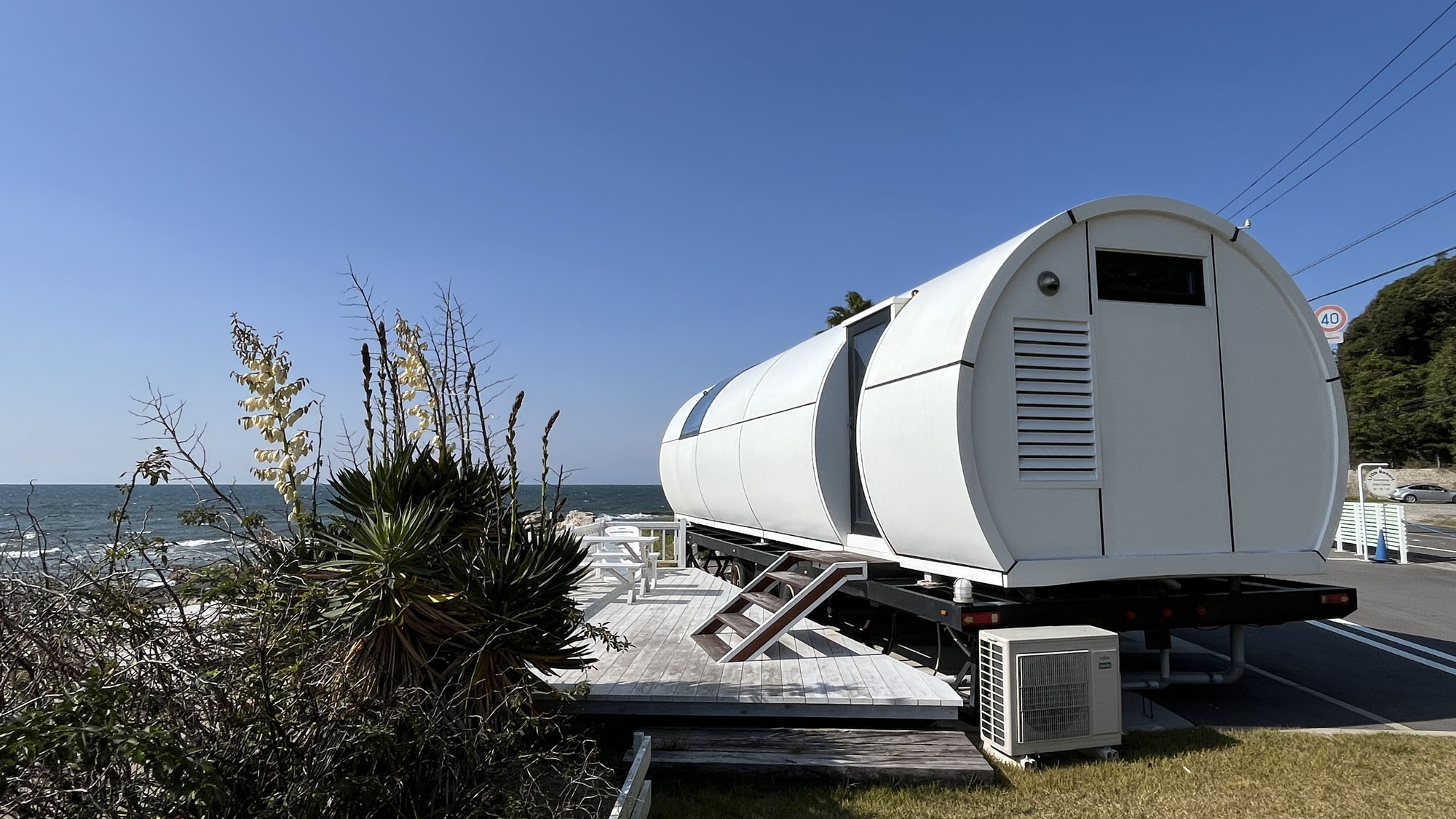 目の前は海。潮風を感じるオーシャンフロントのトレーラーハウス*