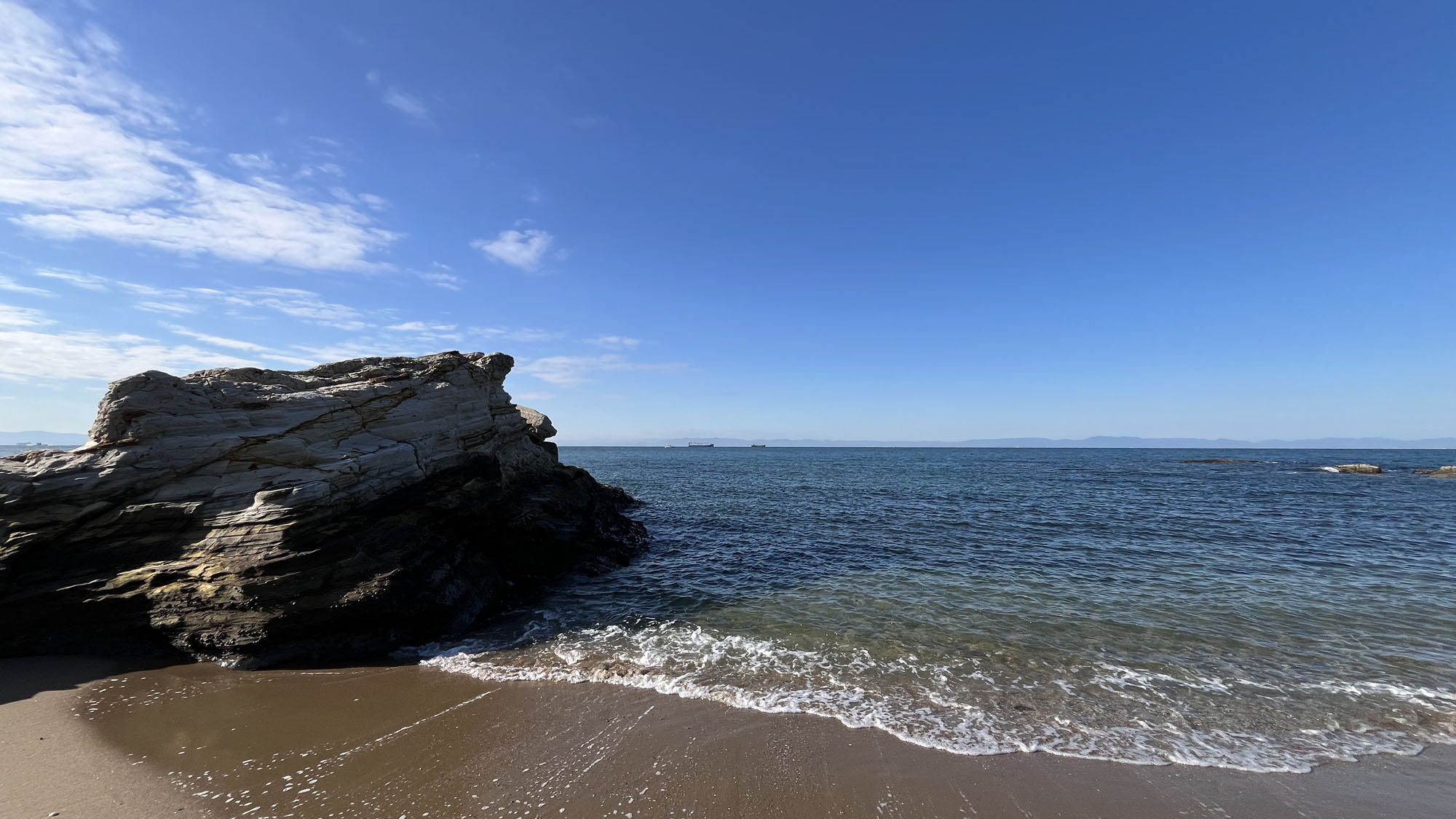 波音に癒される、静かな海辺のひととき*