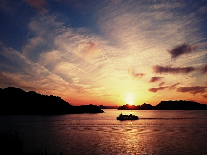 夕焼けの瀬戸内海