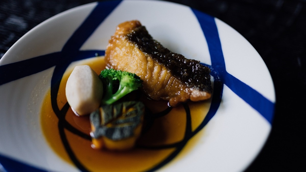 【当館おすすめ】地魚メインの懐石料理〜東洋と西洋が出合う異国情緒の晩餐｜食事は個室｜全室露天付離れ