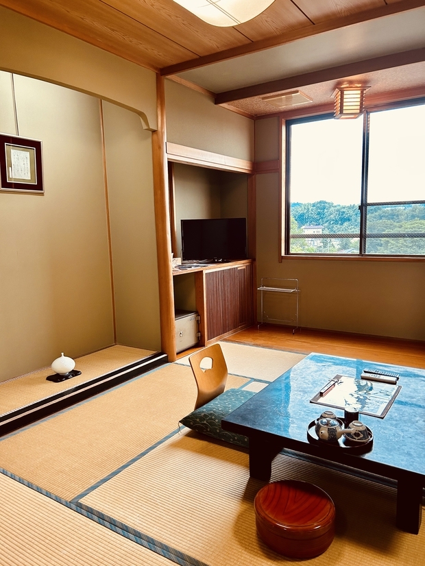 【素泊】朝７時チェックアウト／持込OK・電子レンジあり／駐車場至近＆無料大型車OK／信越化学徒歩圏内