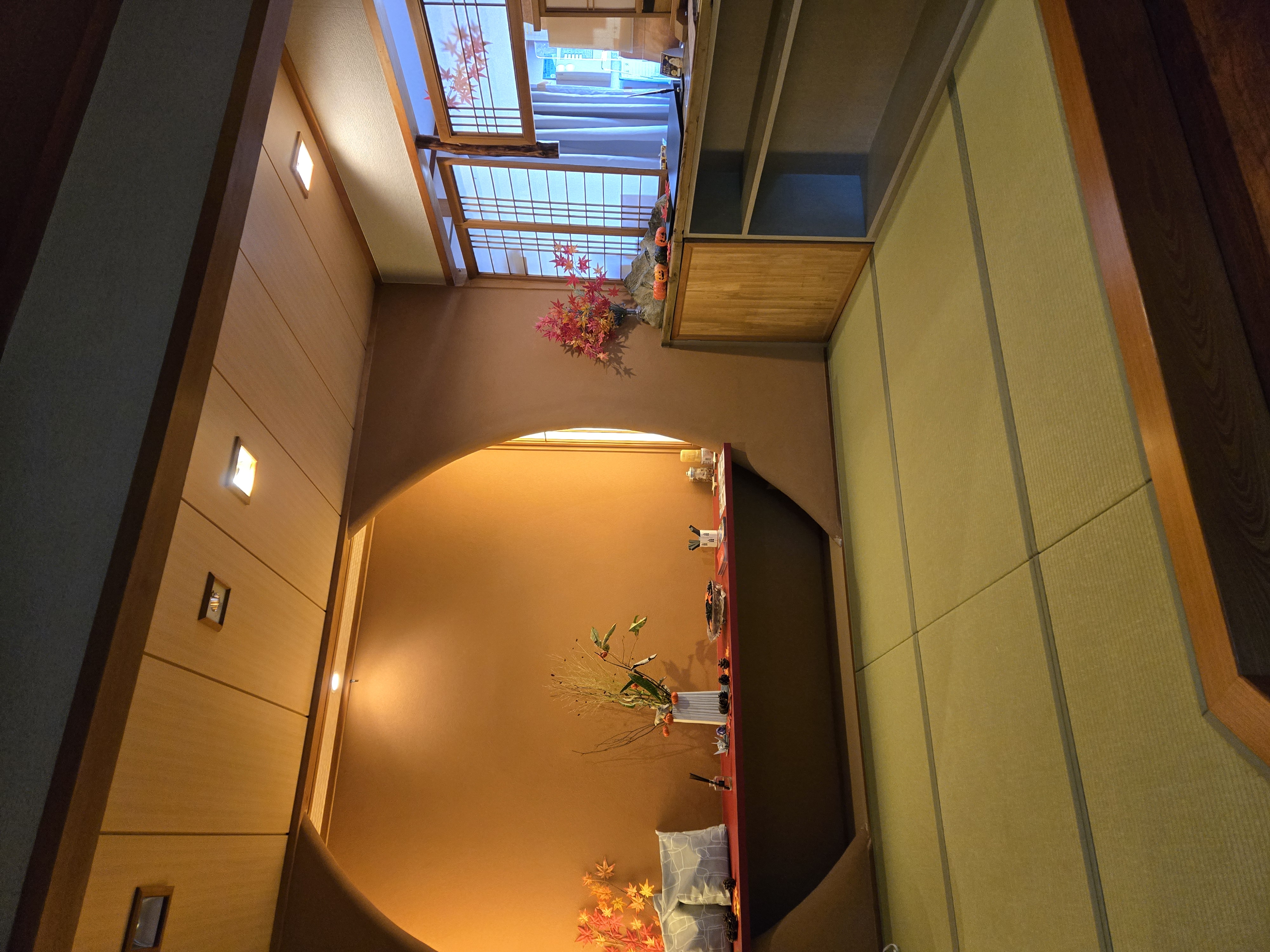 秋のロビー