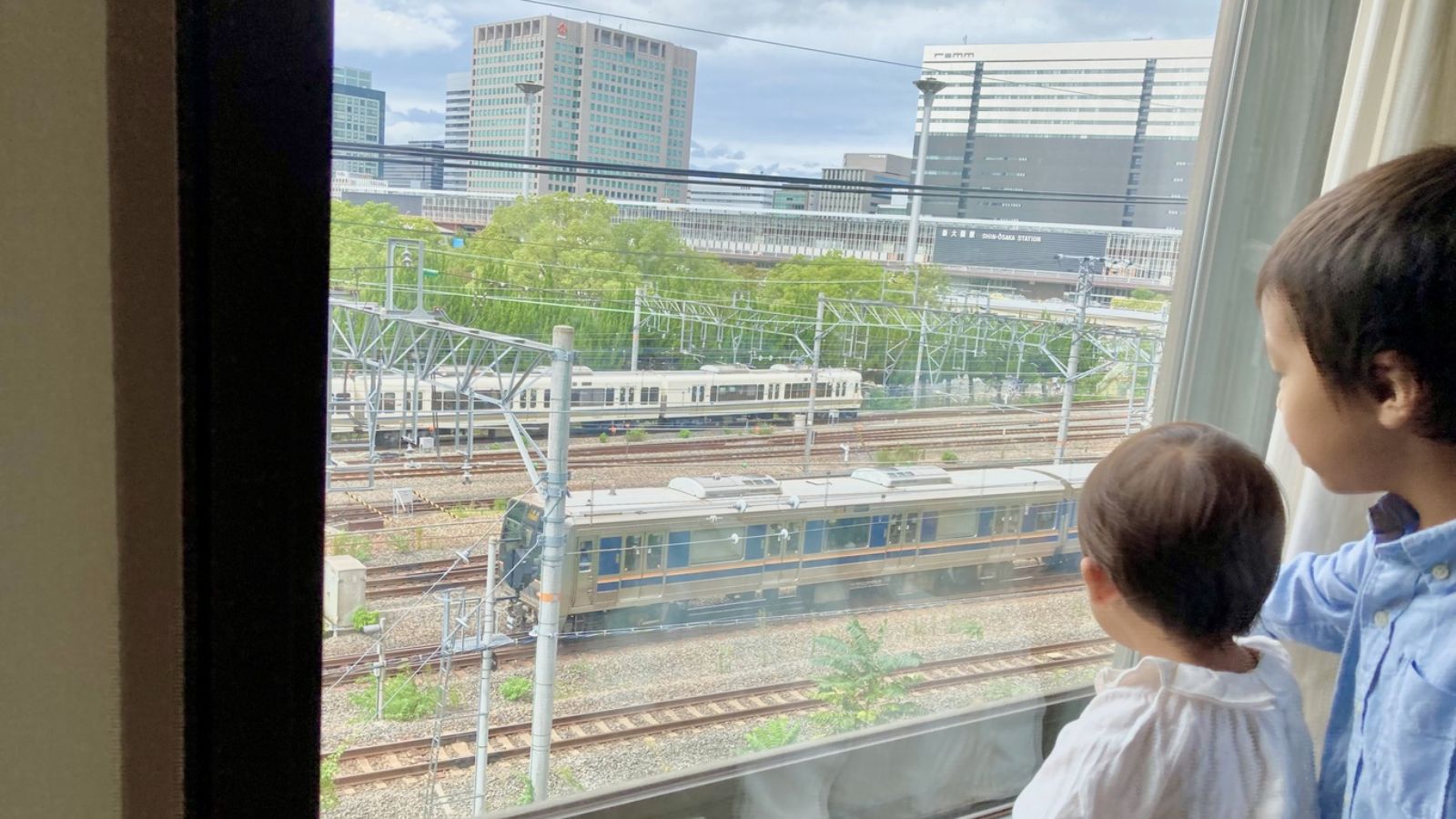 treno ﾌｧﾐﾘｰﾂｲﾝ◆行き交う列車が窓から見渡せます