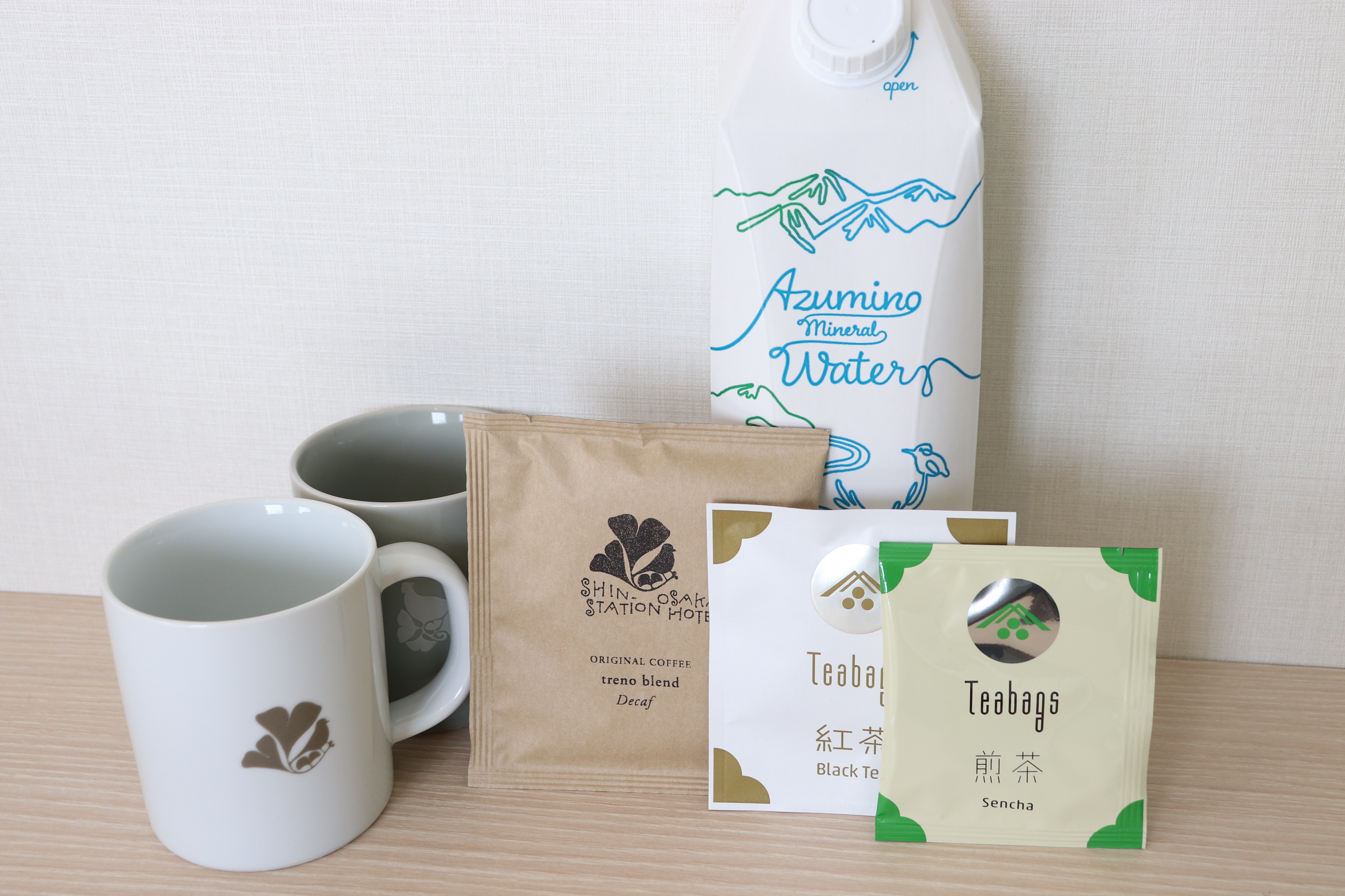 スタッフが厳選した珈琲、紅茶、煎茶をご用意しております。