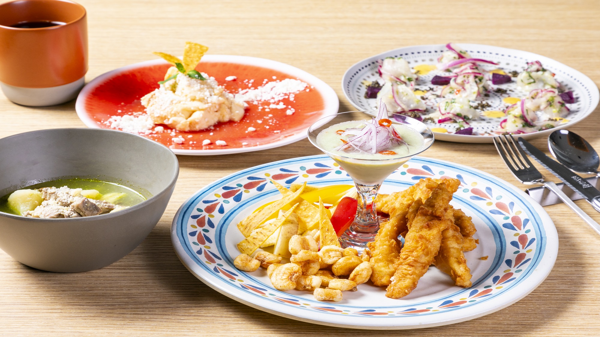 豪快な創作ラテン料理を、プリフィクスコースでご用意。