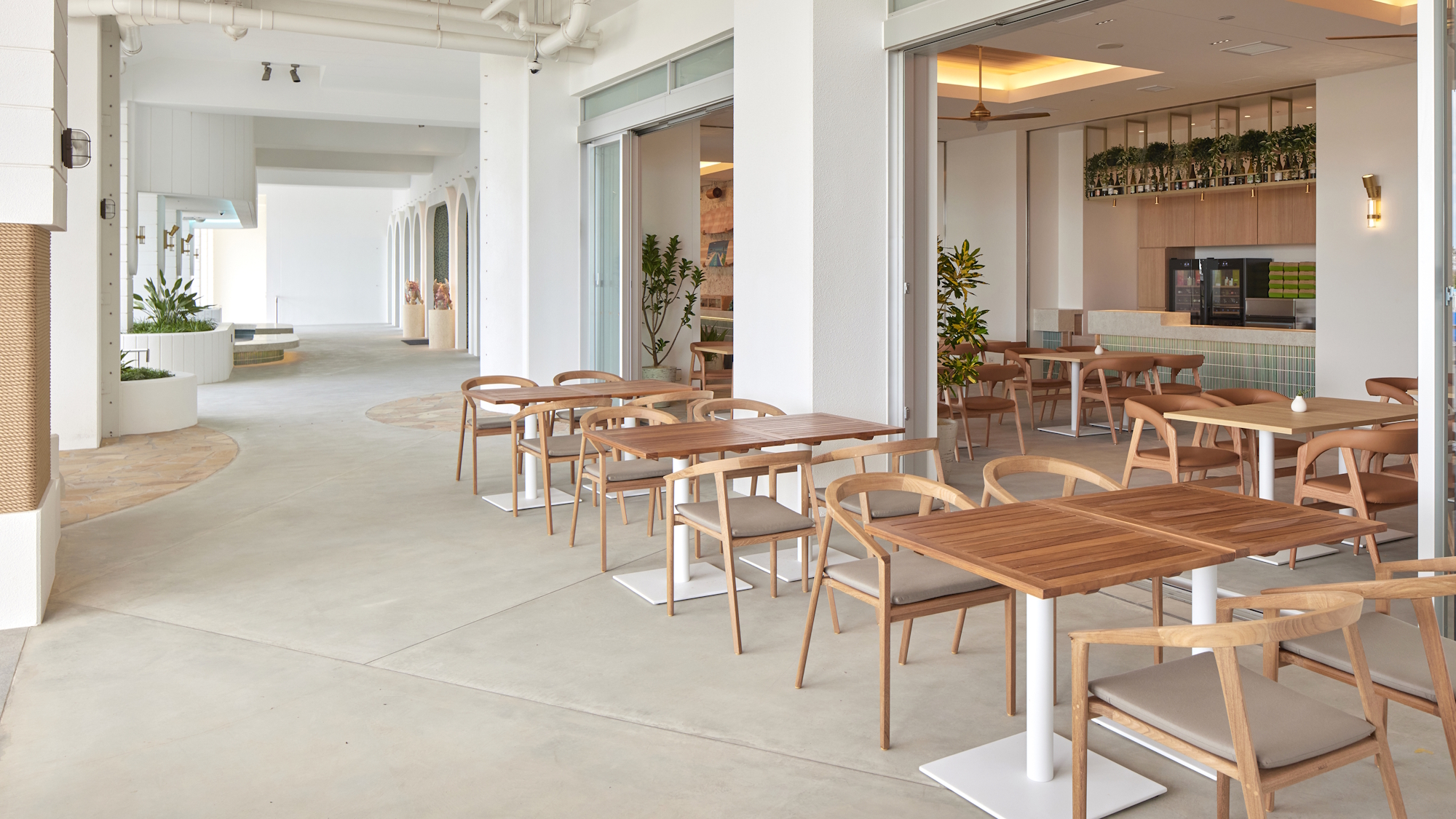 レストラン「Aero Beach Table」