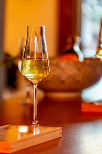 【2F_茶房bar】有田焼のお茶セット・バカラのグラス・アルマンド他各種シャンパンで大人のくつろぎを
