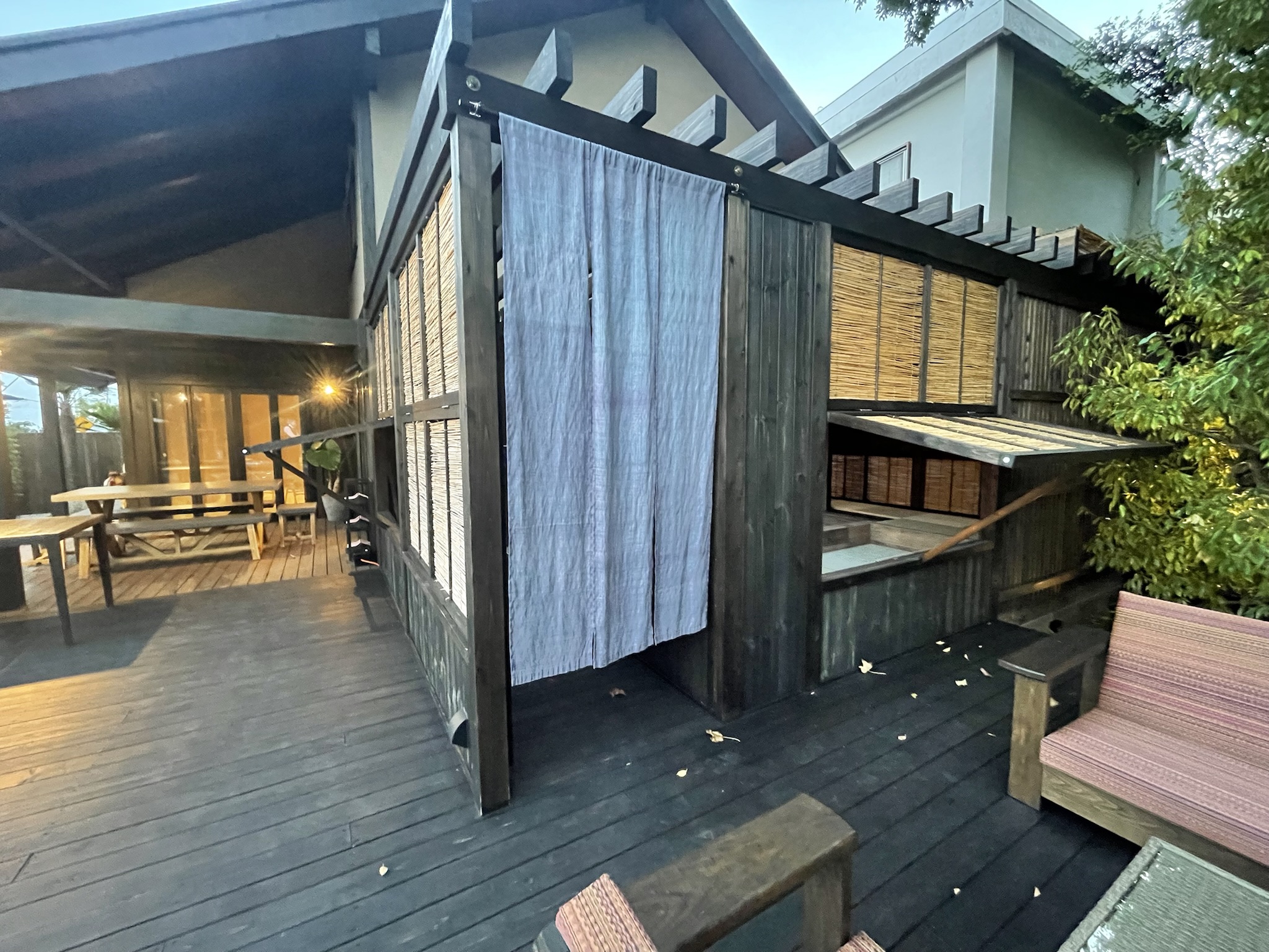 １F　露天風呂外観