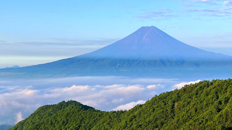 三つ峠から臨む富士山 