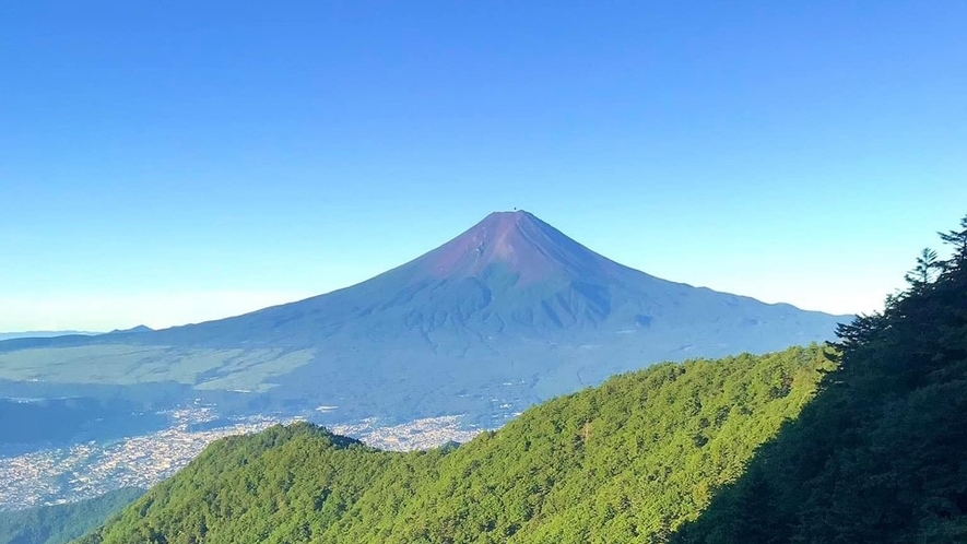 三つ峠から臨む富士山 