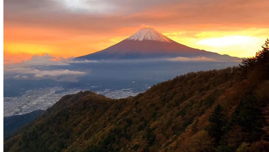 夕焼け時の富士山