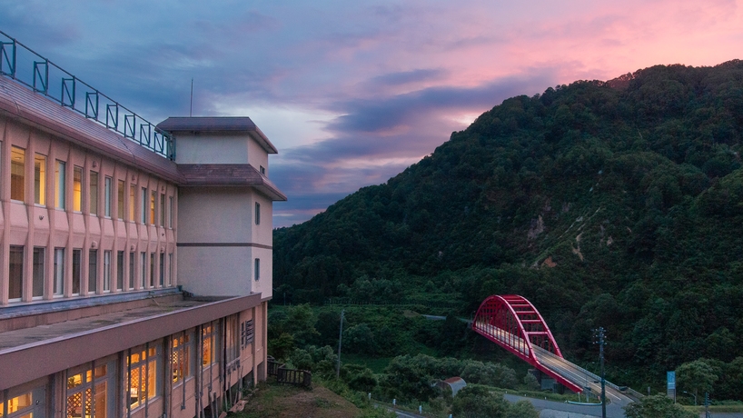 【夕食付き／朝食なし】早朝出発も安心｜ごちそうと温泉で整う宿／駐車場無料
