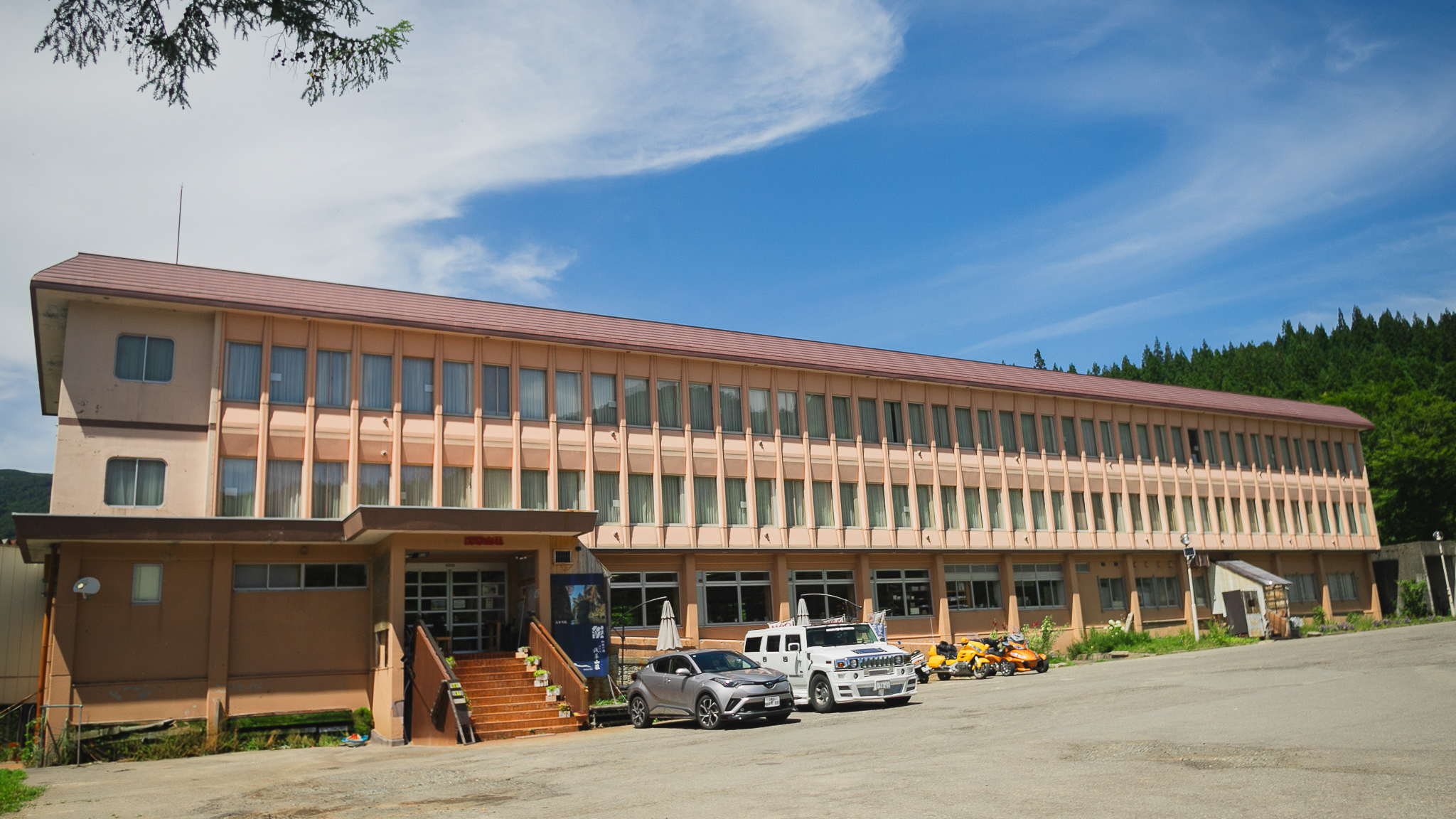 浅草岳登山口すぐ・自然あふれる山麓の温泉宿