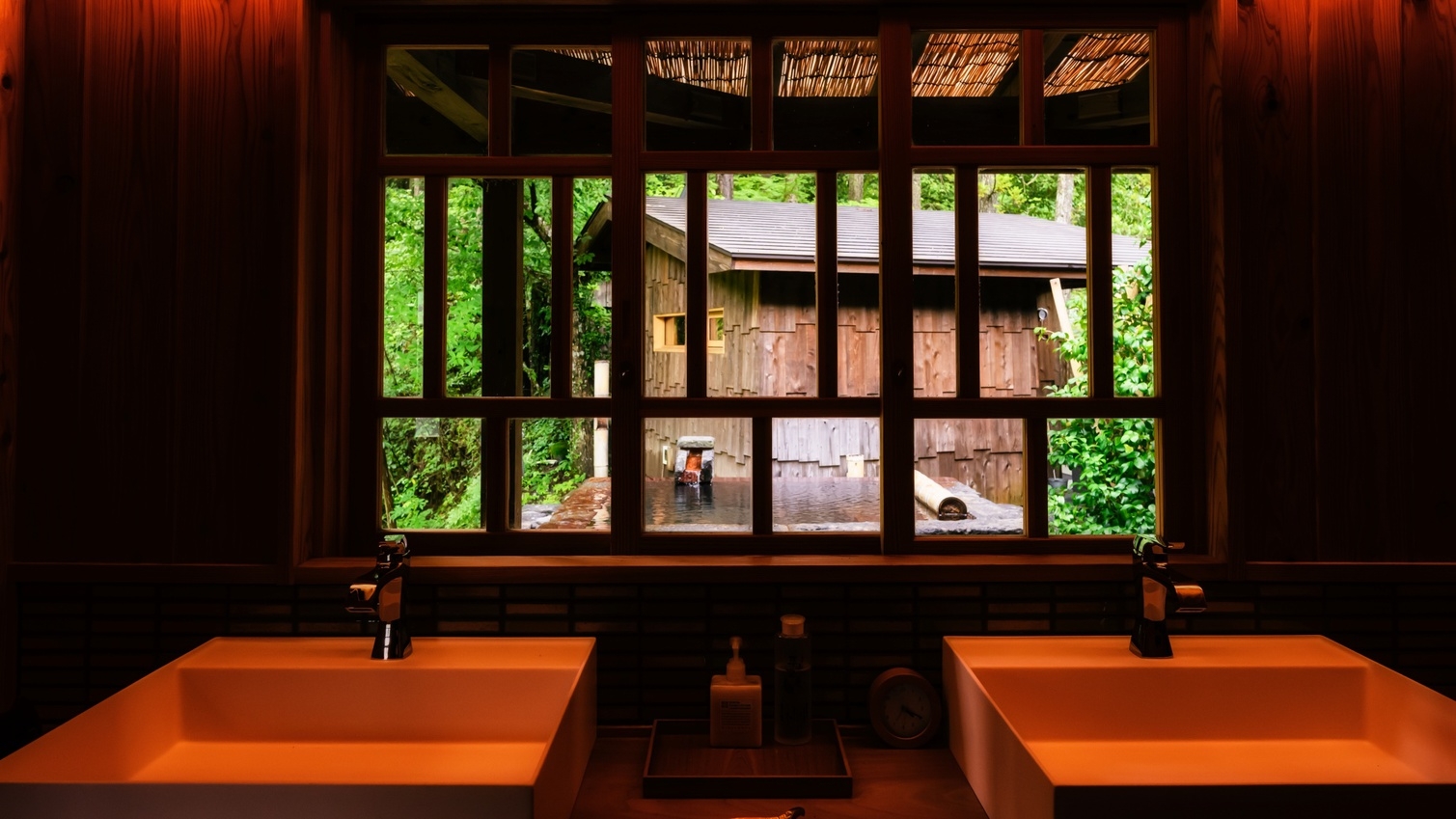 【無創庵付（貸切）】源泉掛け流しの離れで寛ぐ、静かな湯宿滞在