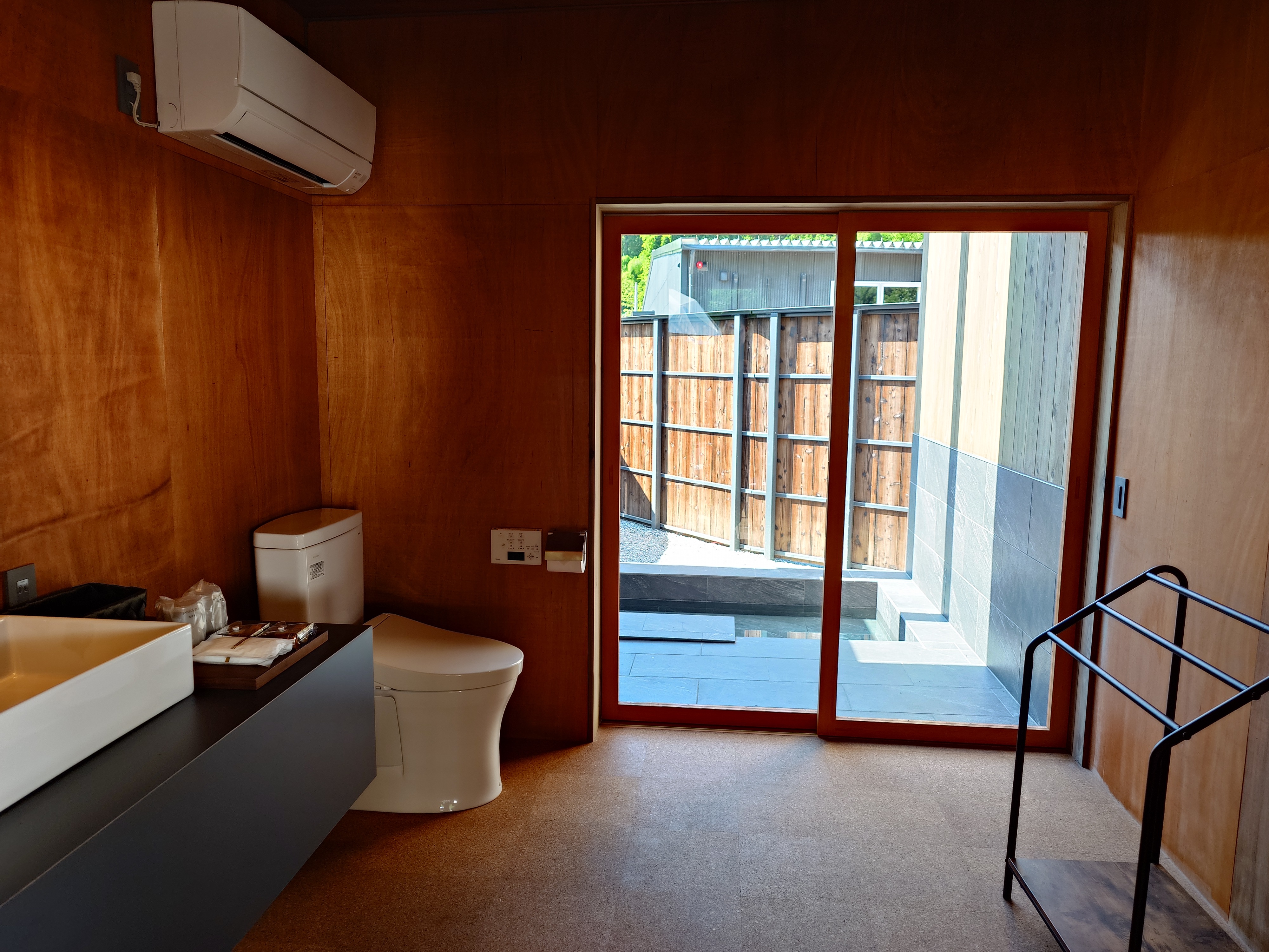 各部屋の露天風呂とトイレ洗面所