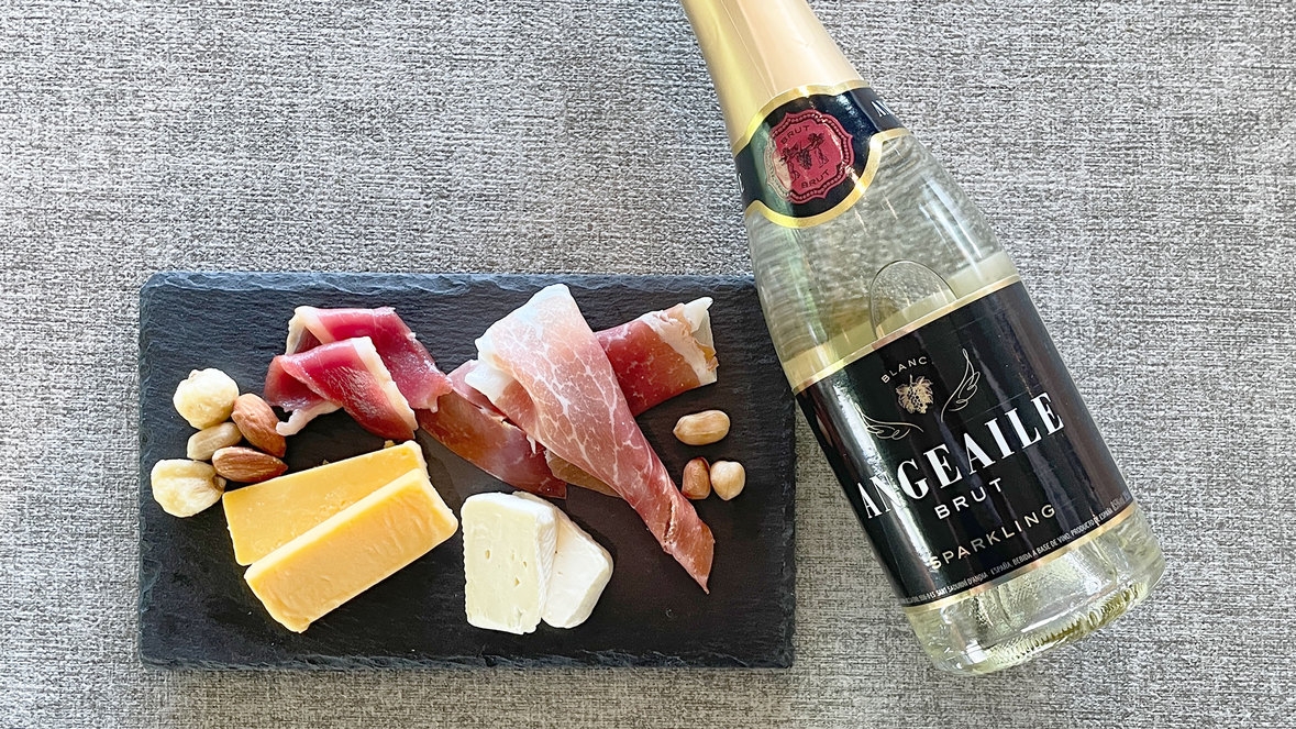 【記念日や女子会に】お部屋で乾杯♪スパークリングワイン＆おつまみ付☆1棟まるごと貸別荘STAY