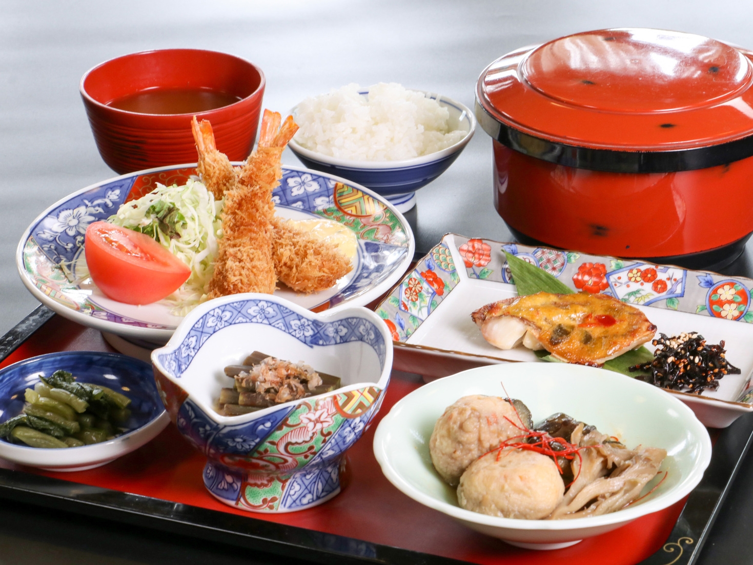 【ビジネス歓迎／２食付】コスパ重視◎日替わり定食と温泉で疲れを癒そう！