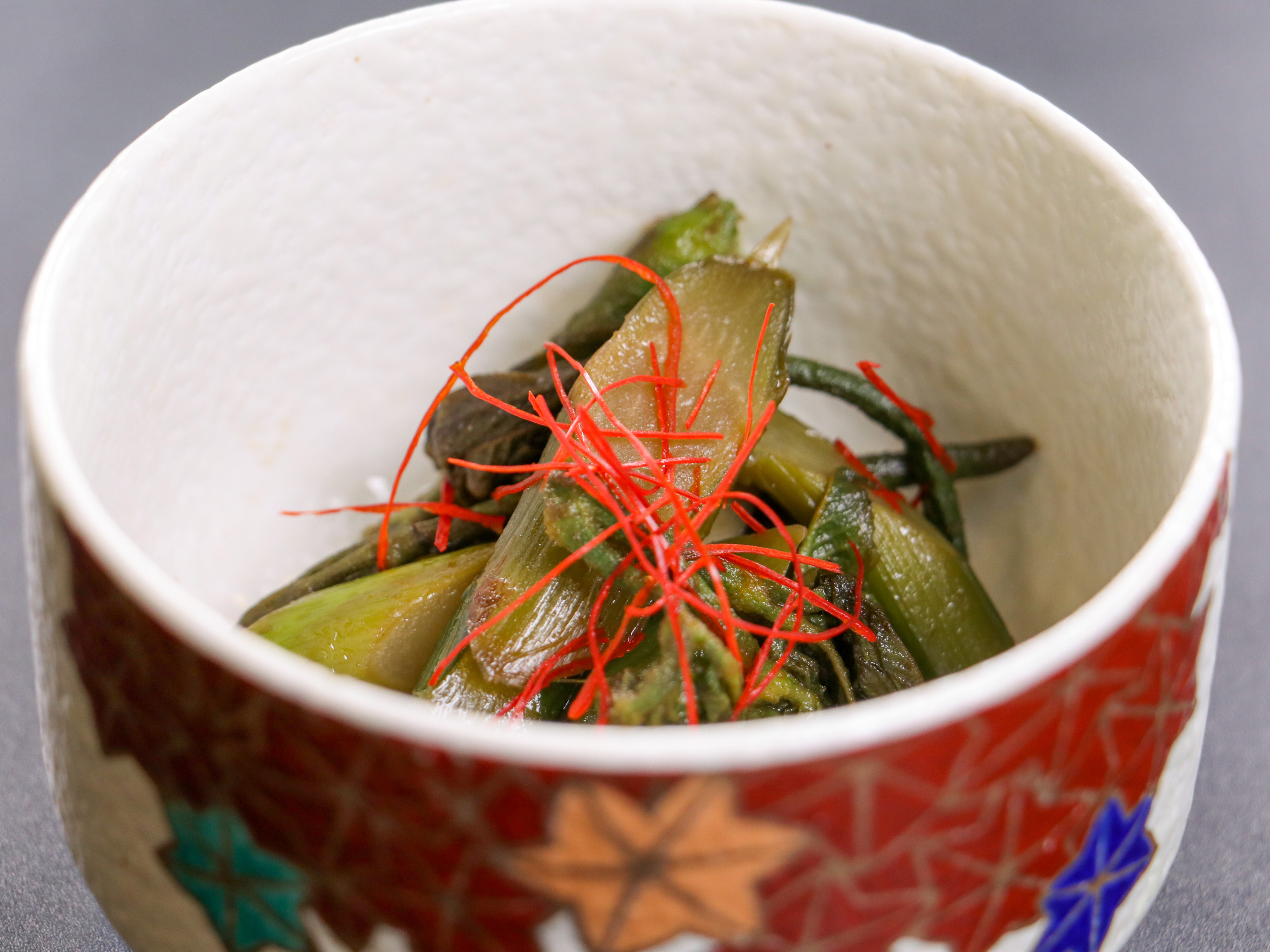 #朝食一例　季節の野菜を使った小鉢で、爽やかな朝の味覚をお楽しみください