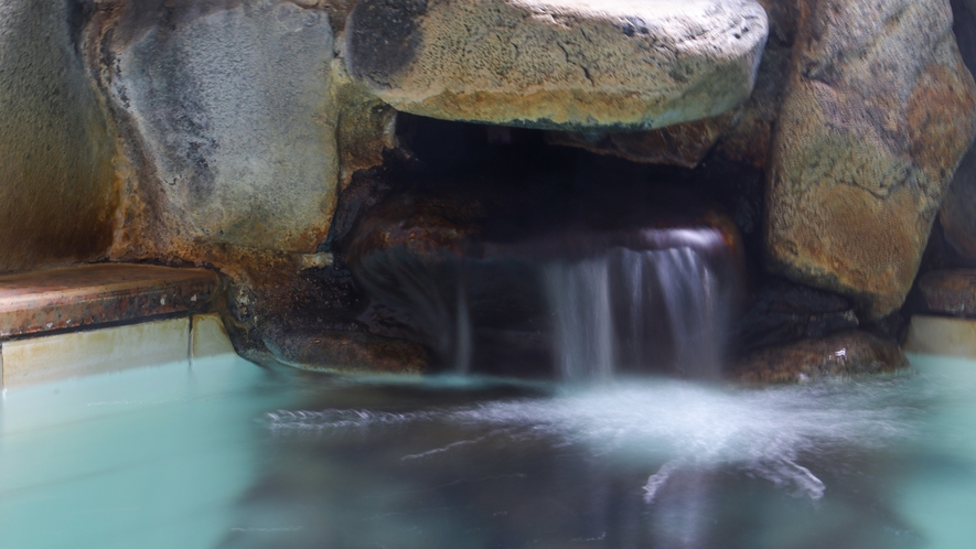 #六日町温泉の泉質は、 神経痛、 関節痛、冷え性などに効能があり、優しい温泉と言われています。