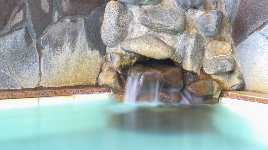 #六日町温泉の泉質は、 神経痛、 関節痛、冷え性などに効能があり、優しい温泉です。