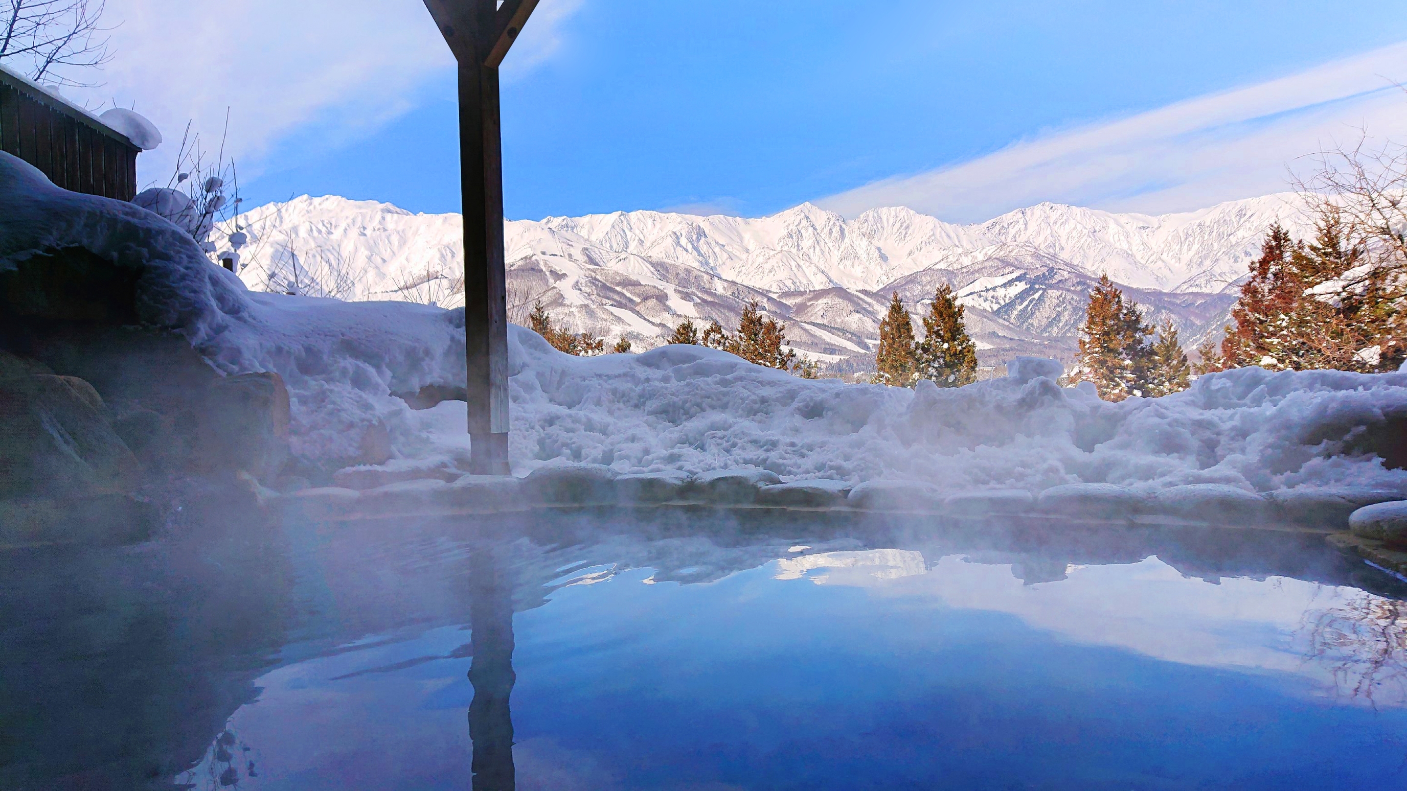 ホテル棟の温泉もご利用いただけます【天神の湯】北アルプスの大パノラマ、雪見露天を楽しめます。