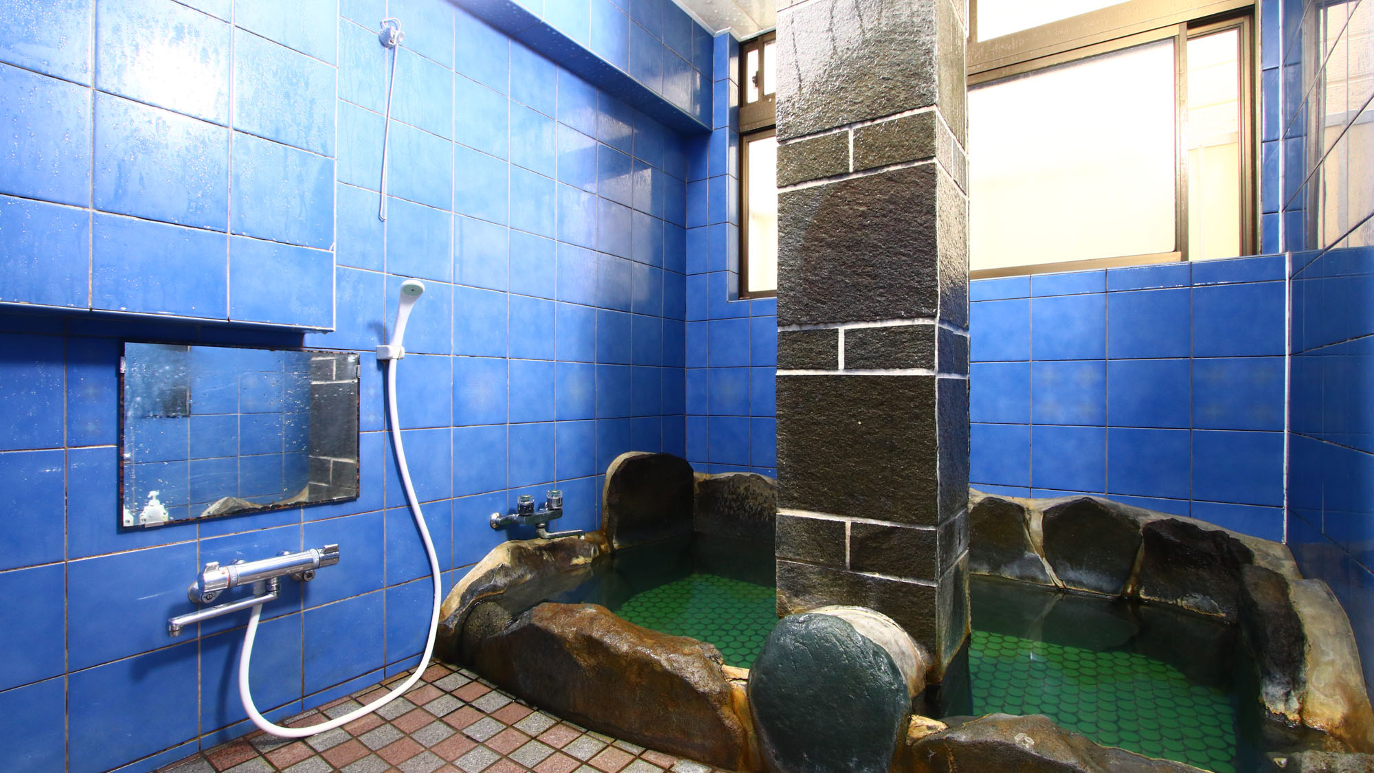 館内温泉◇洗い場は2か所ございます*