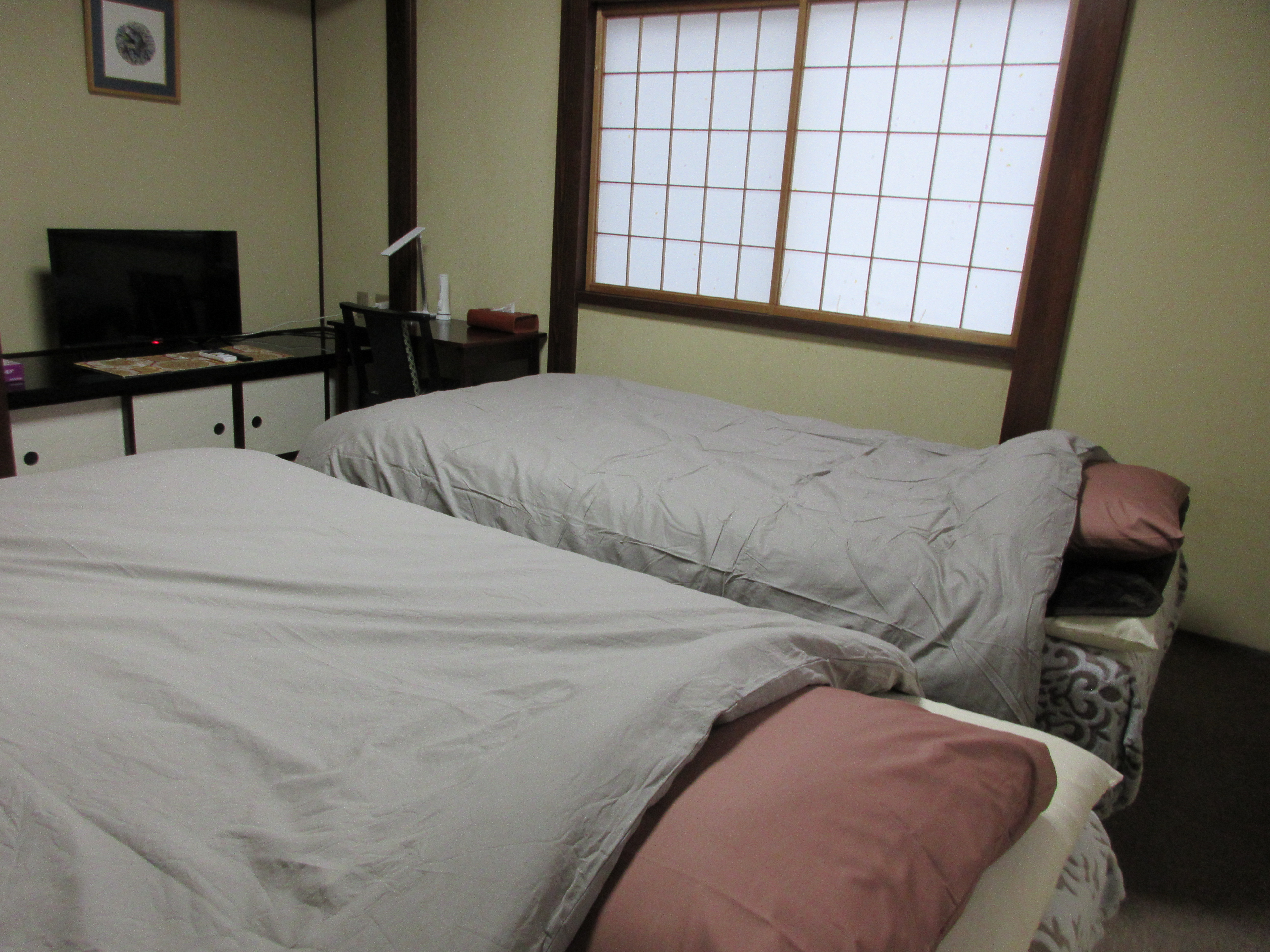 ベッドを寄せることも可能です。