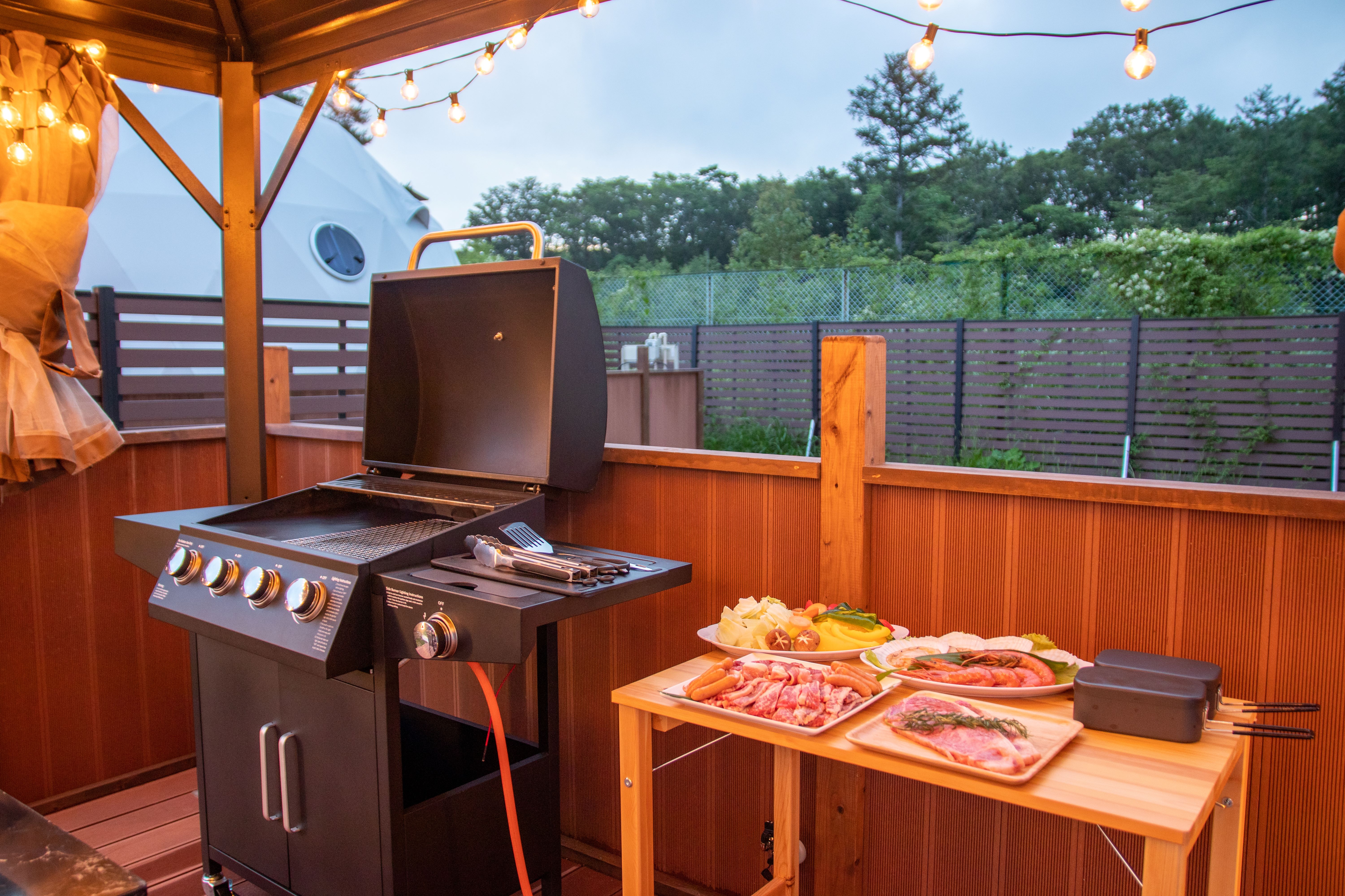 屋根の付いた快適BBQエリア