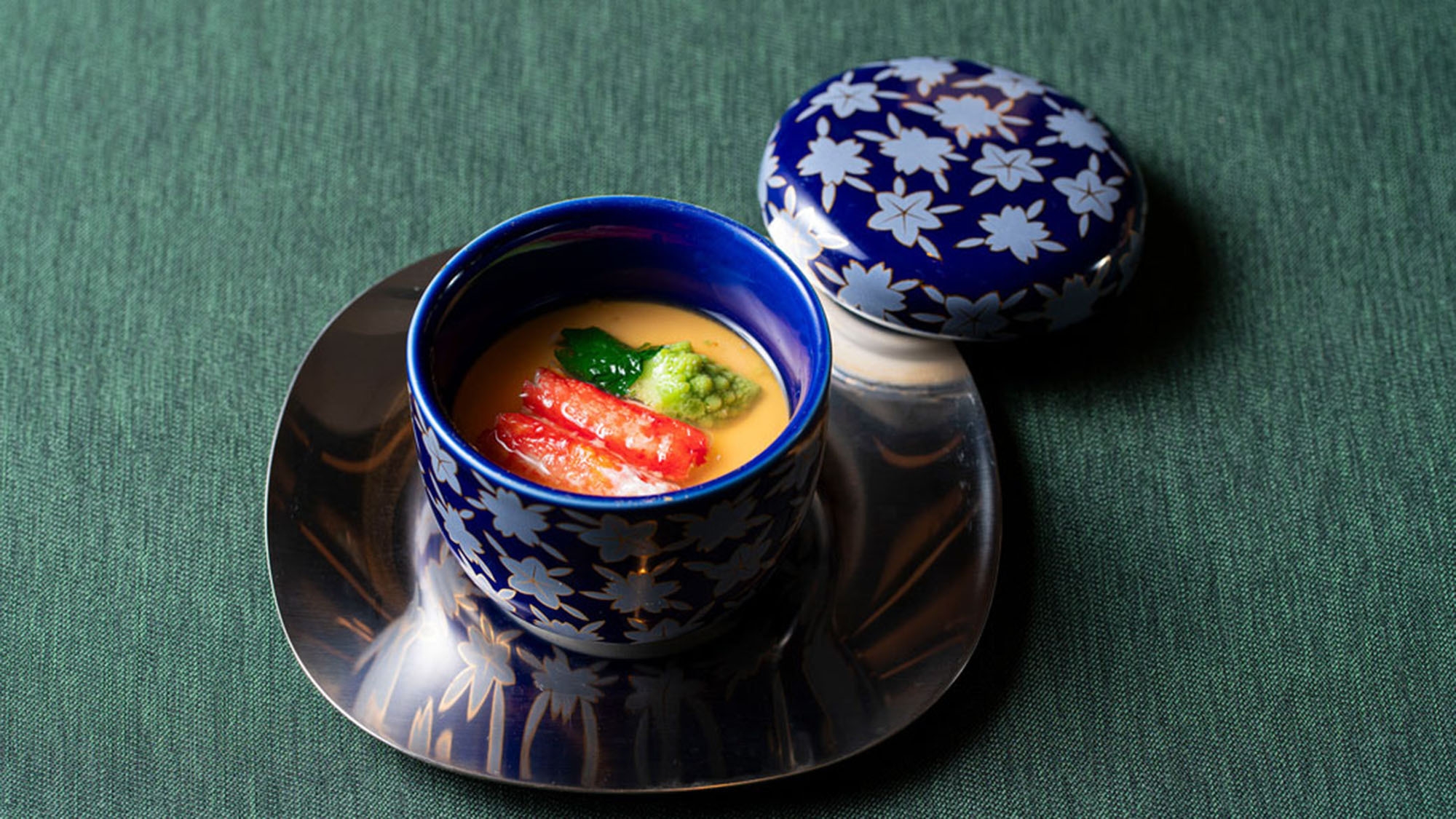 学び舎の記憶を紡ぐ、こだわりのコースを愉しむ大人の食体験 「九食」