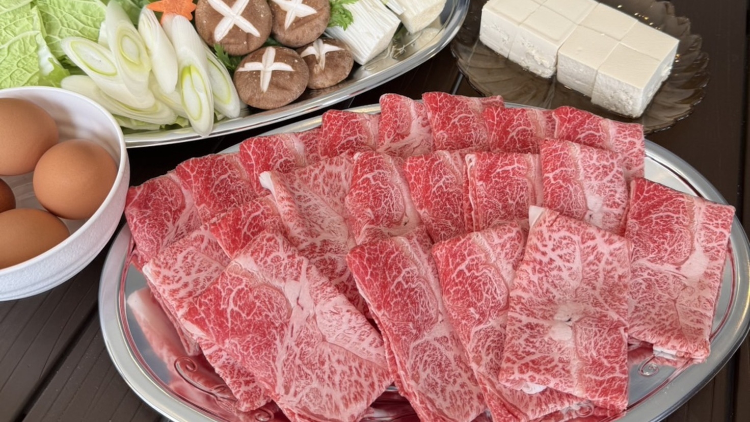 【松阪牛すき焼き】−とろける極上の味わい−本場の松阪牛を贅沢に♪飲料持ち込み自由