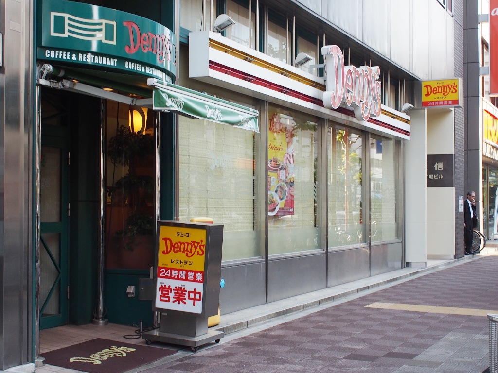 朝食会場デニーズ　外観