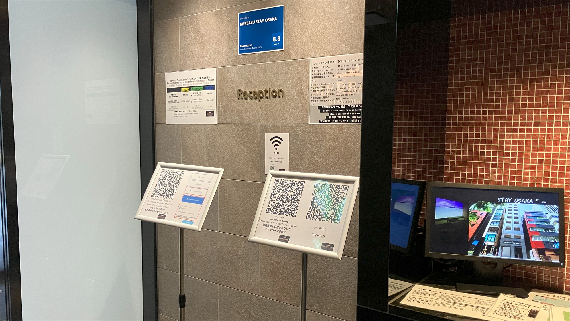 ◆1Fエントランス　｜専用QRコードを読込み必要事項を入力していただくことでチェックインが可能です。