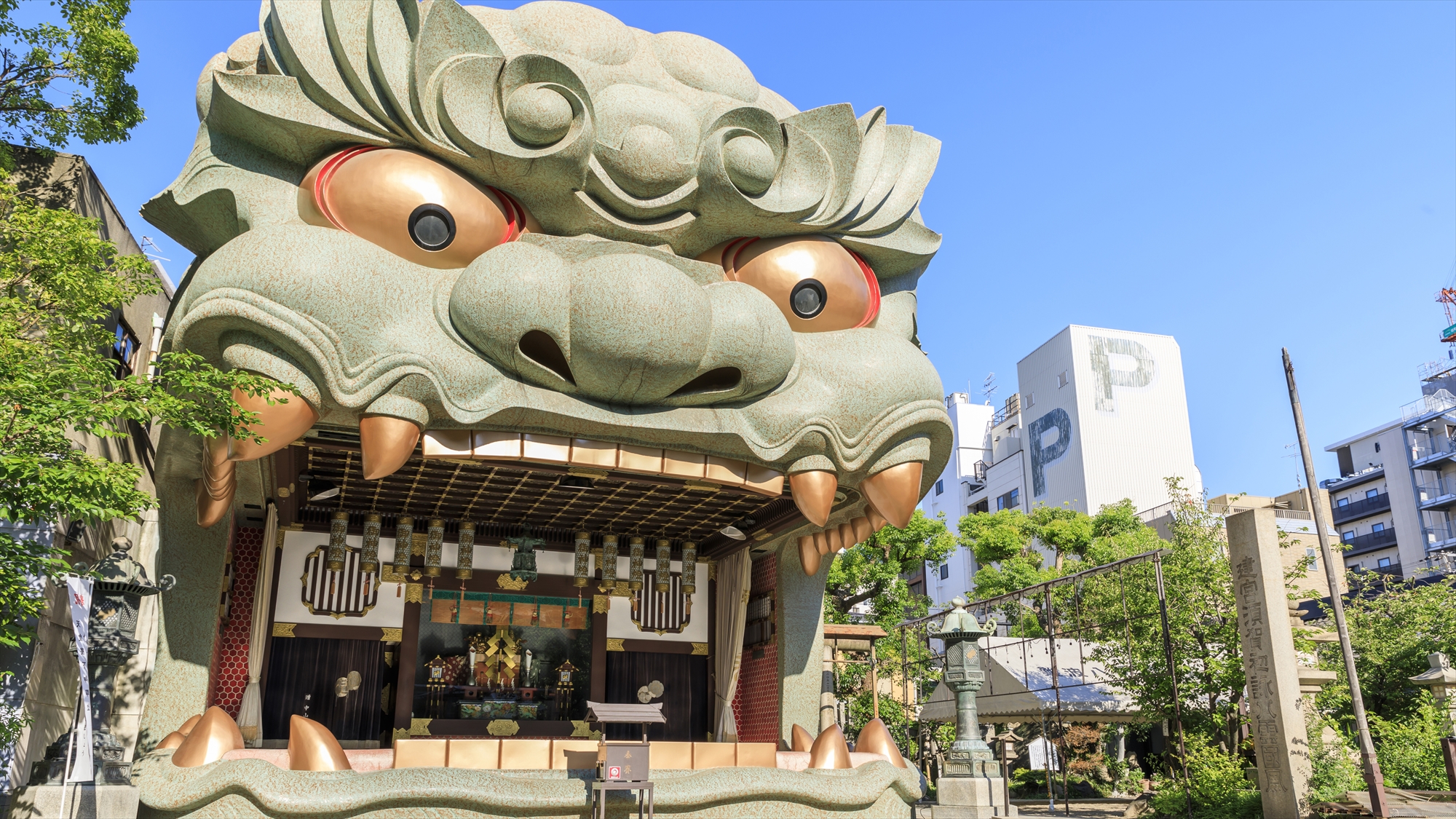 ◆難波八坂神社　｜商売繁盛や厄除けの祈願として、歴史的な雰囲気を感じながら参拝できます。