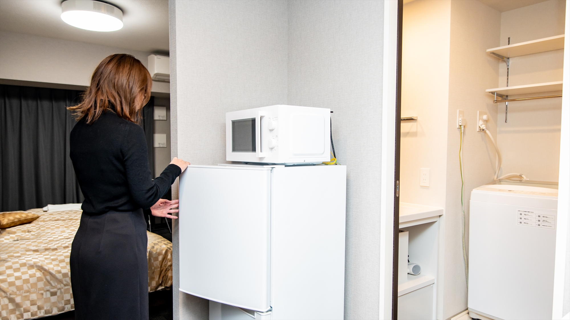 ◆共通設備　｜キッチンには電子レンジや2ドア冷凍冷蔵庫、IH調理器具をご用意しております。