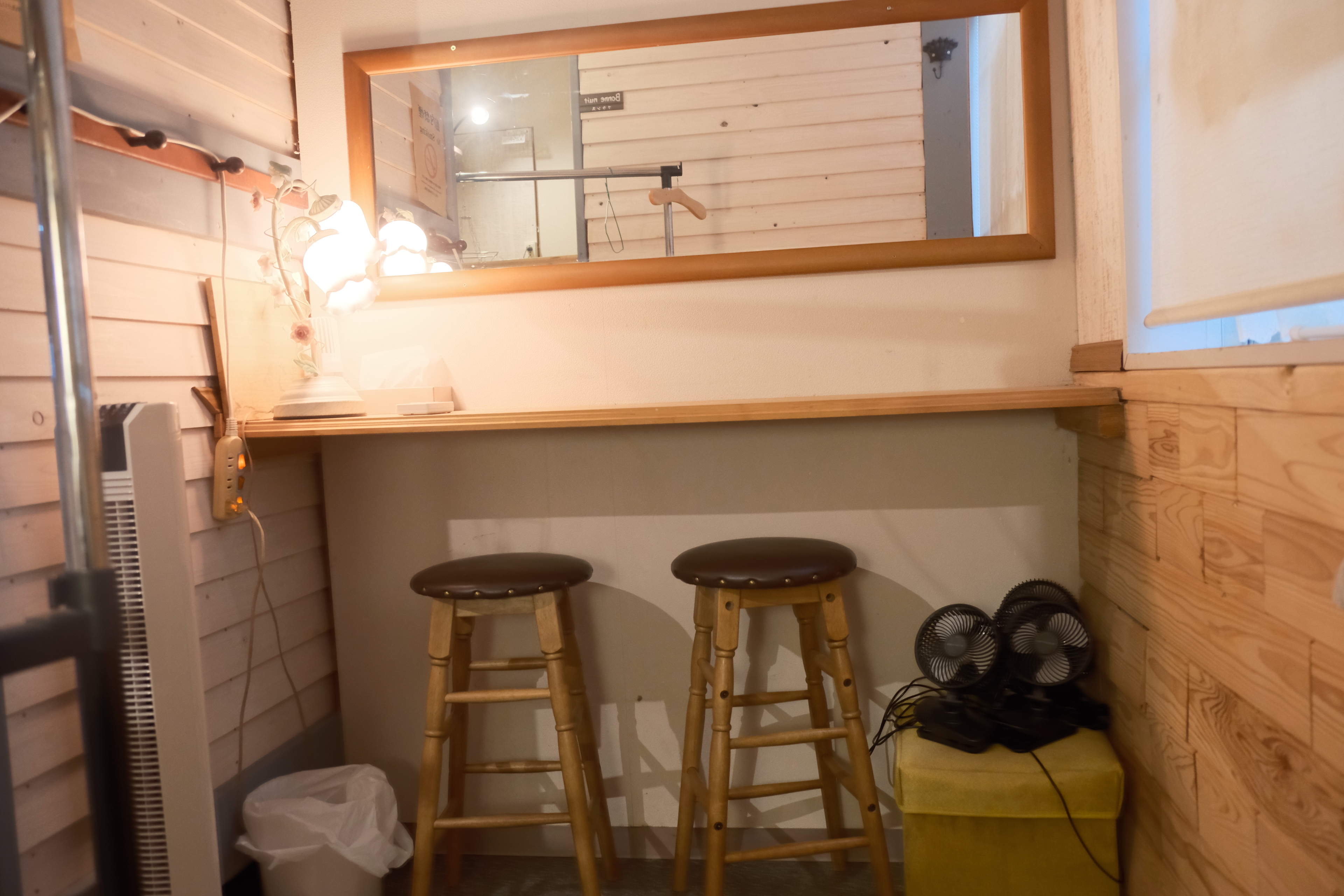 共用カプセルルーム　カウンター