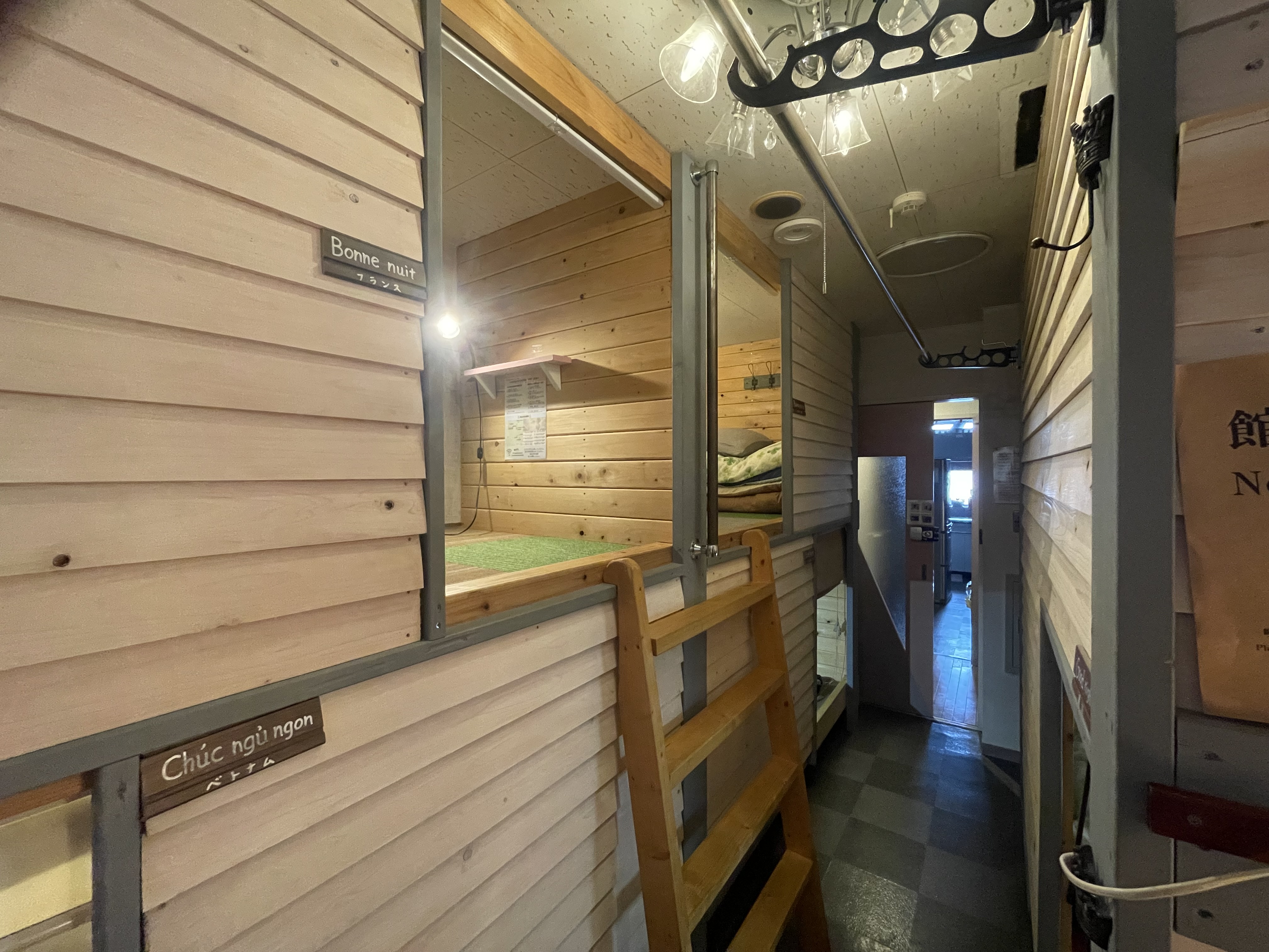 男女共用カプセルルーム