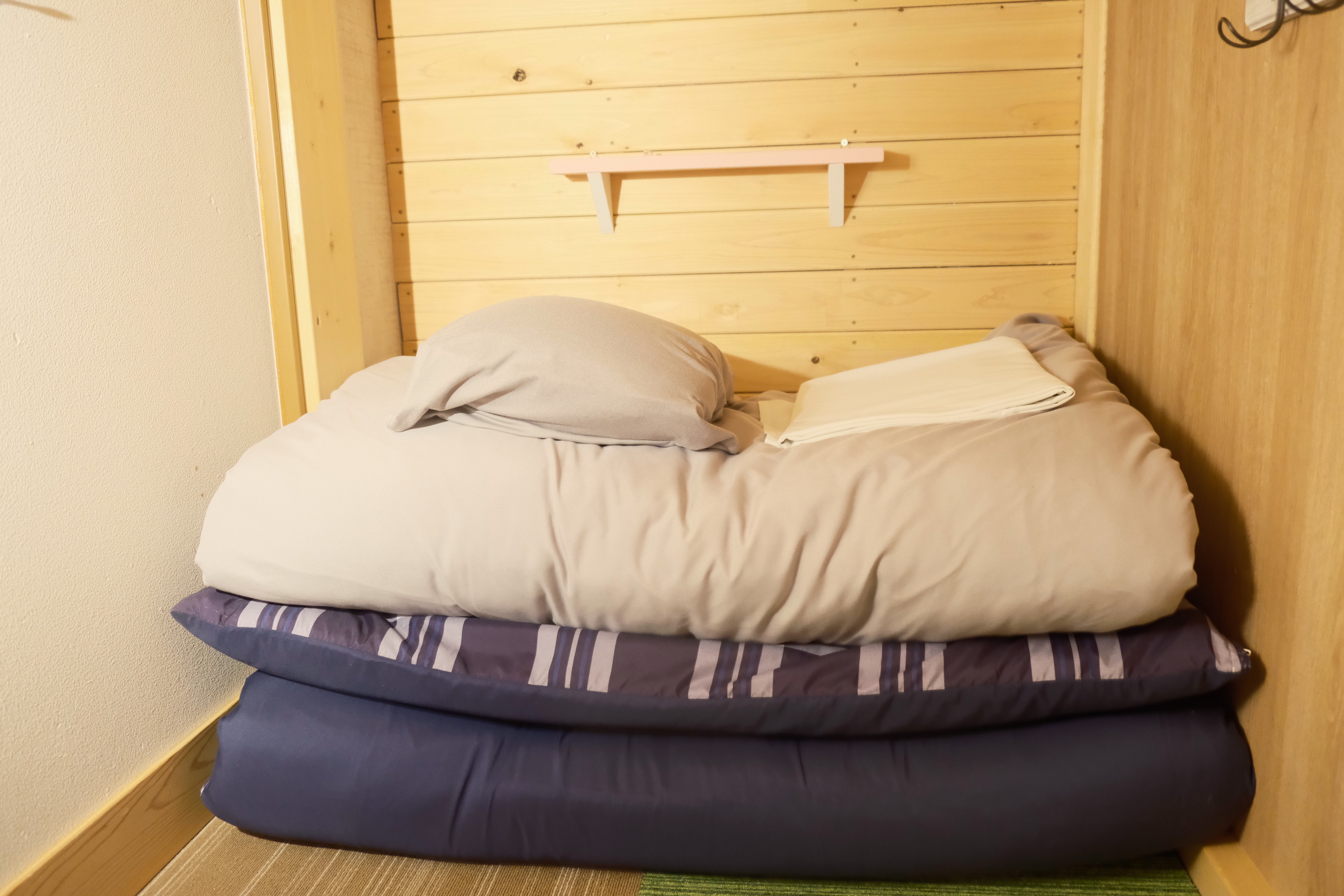 男女共用カプセルルーム　室内