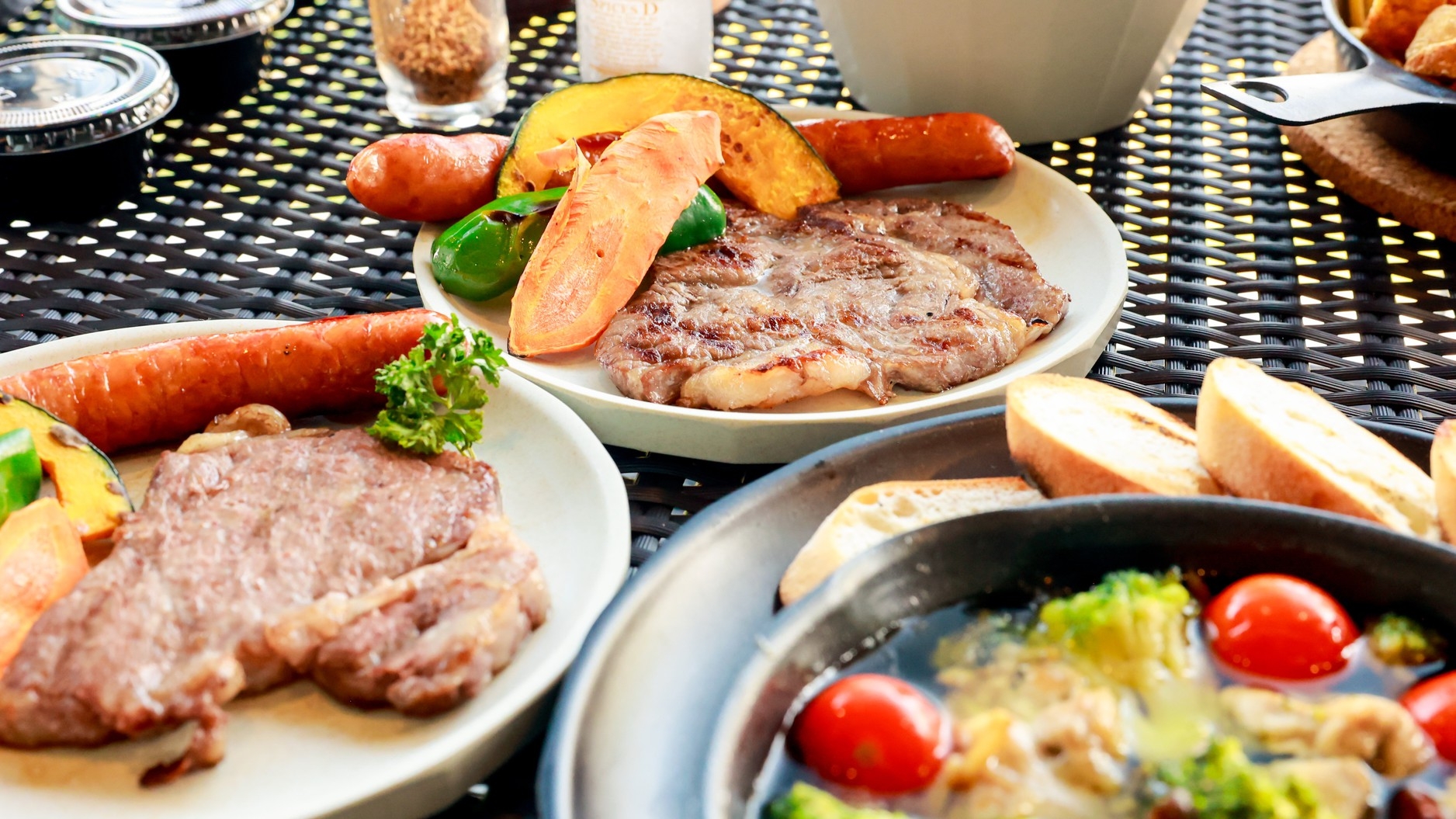 【豪華3大特典★20％OFF】お肉×海鮮BBQディナー＋佐世保バーガーモーニング＜2食×ミニバー付＞