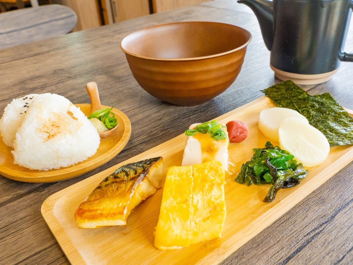【朝食プラン 五島のあご出汁茶漬け】福江島の中心地。港から徒歩5分。アパートメント五島