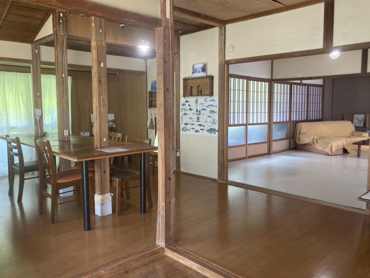 フローリングのリビングダイニング