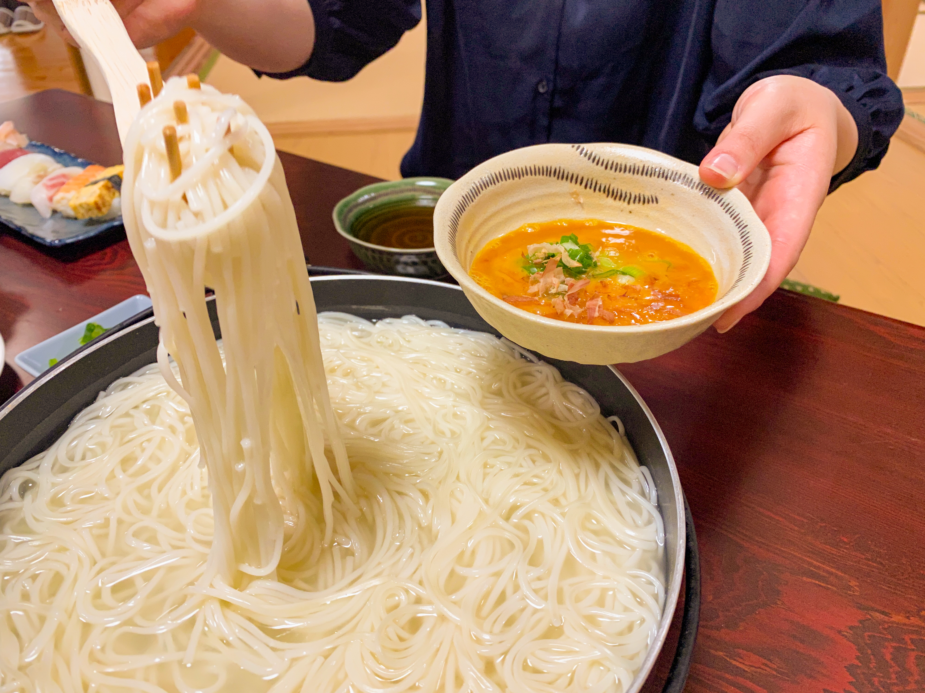 椿油でコーティングされた麺はコシがあってツルツルで伸びないのが特徴