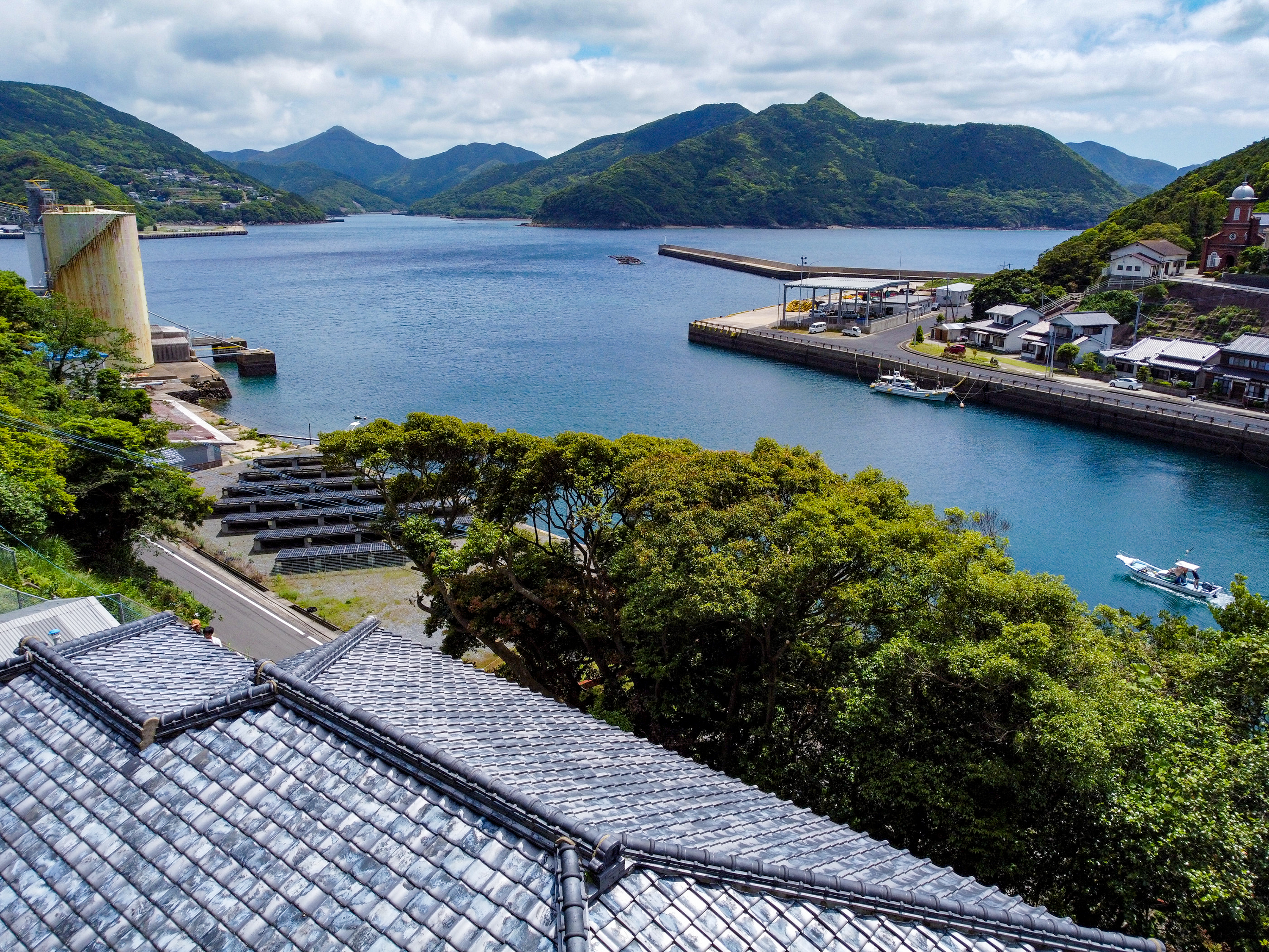 よらんかなから見える、上五島の教会と海の景色1