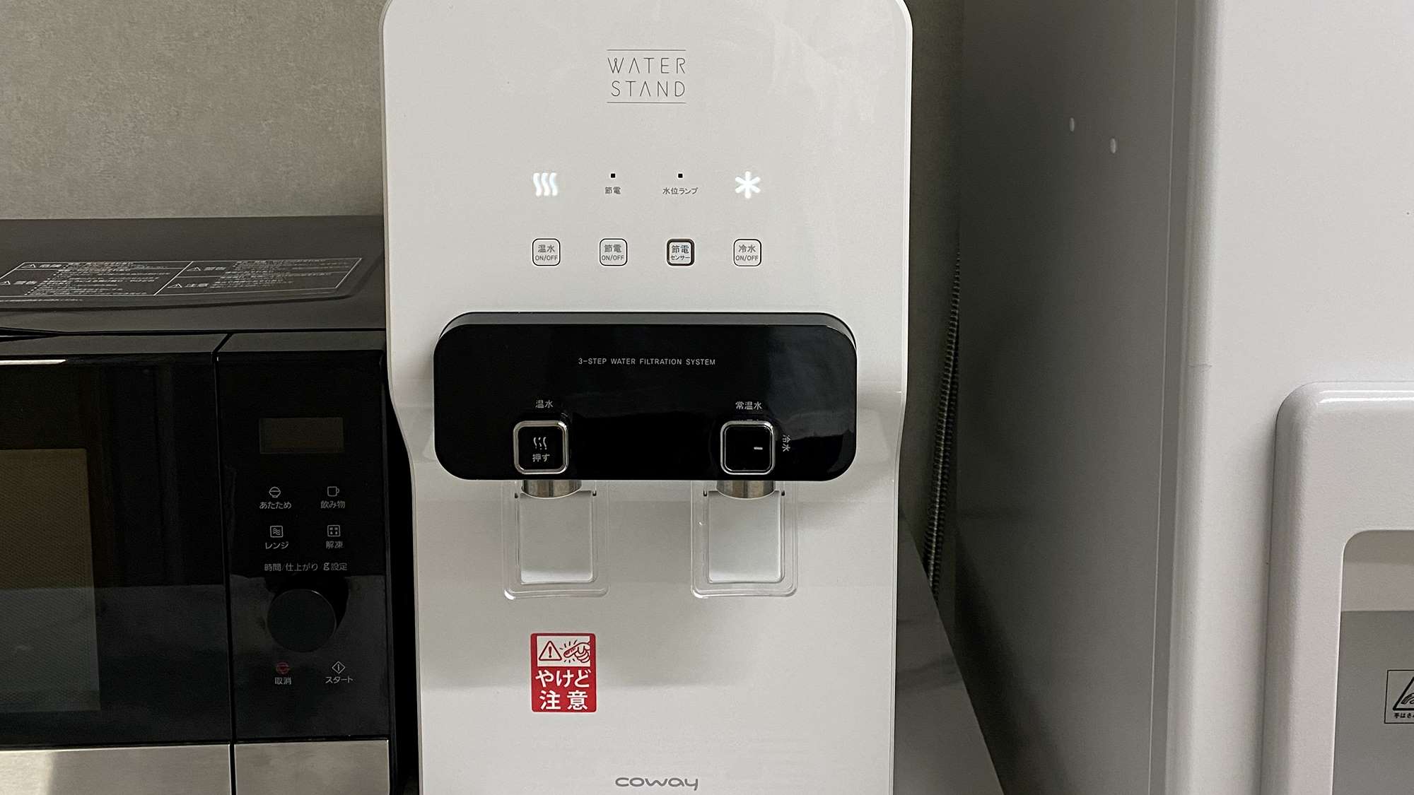2階にウォーターサーバーのご用意がございます。